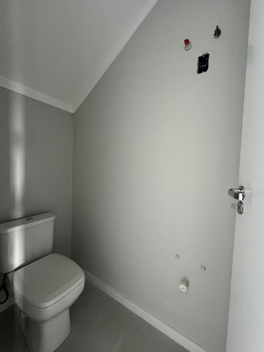 Imagem Linda Casa Geminada com 2 Suítes - Oportunidade Única