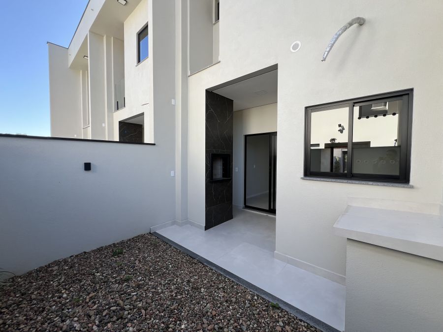Imagem Linda Casa Geminada com 2 Suítes - Oportunidade Única