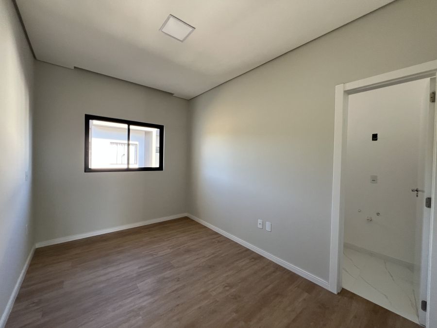 Imagem Linda Casa Geminada com 2 Suítes - Oportunidade Única