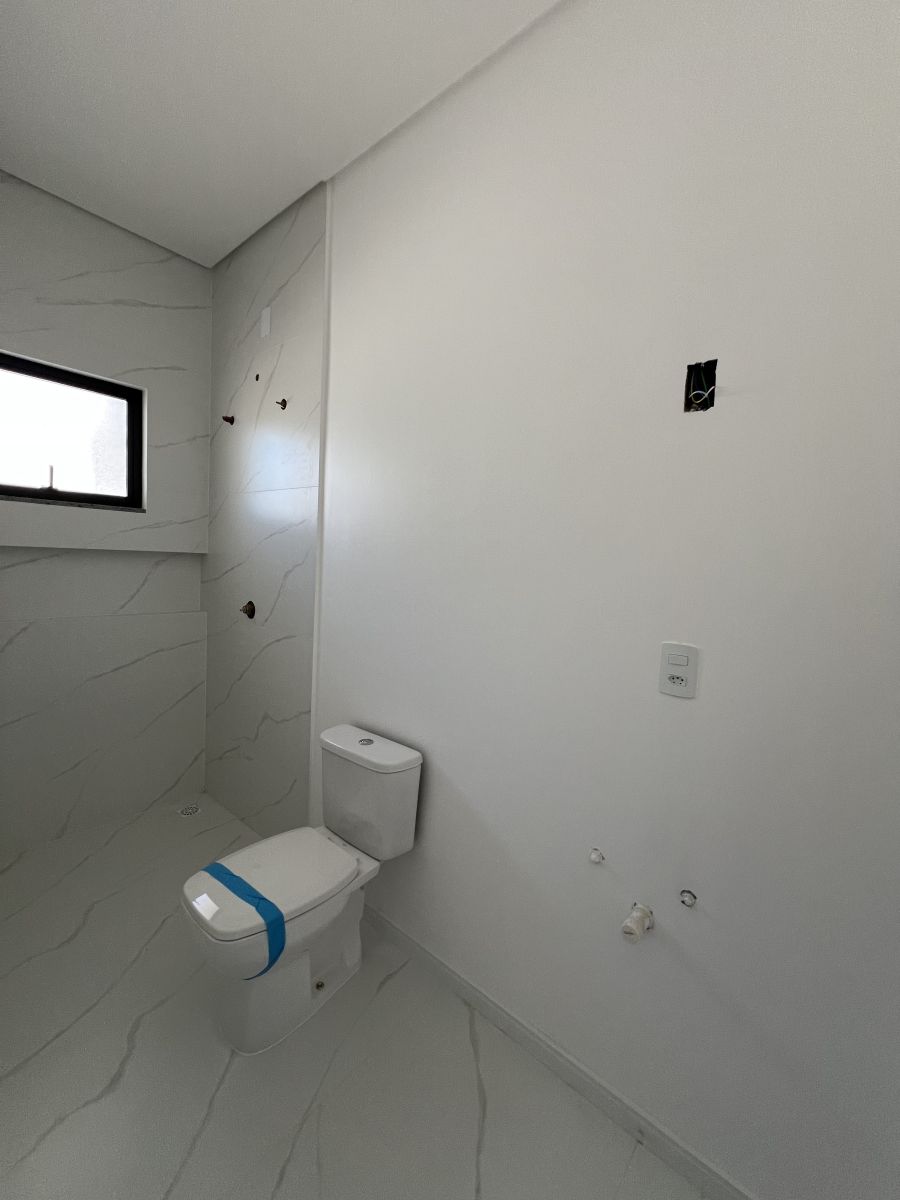Imagem Linda Casa Geminada com 2 Suítes - Oportunidade Única
