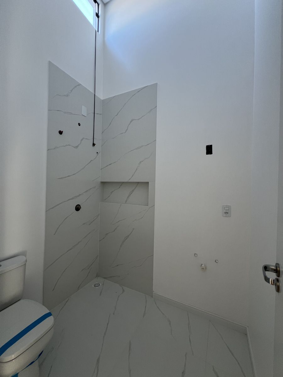 Imagem Linda Casa Geminada com 2 Suítes - Oportunidade Única