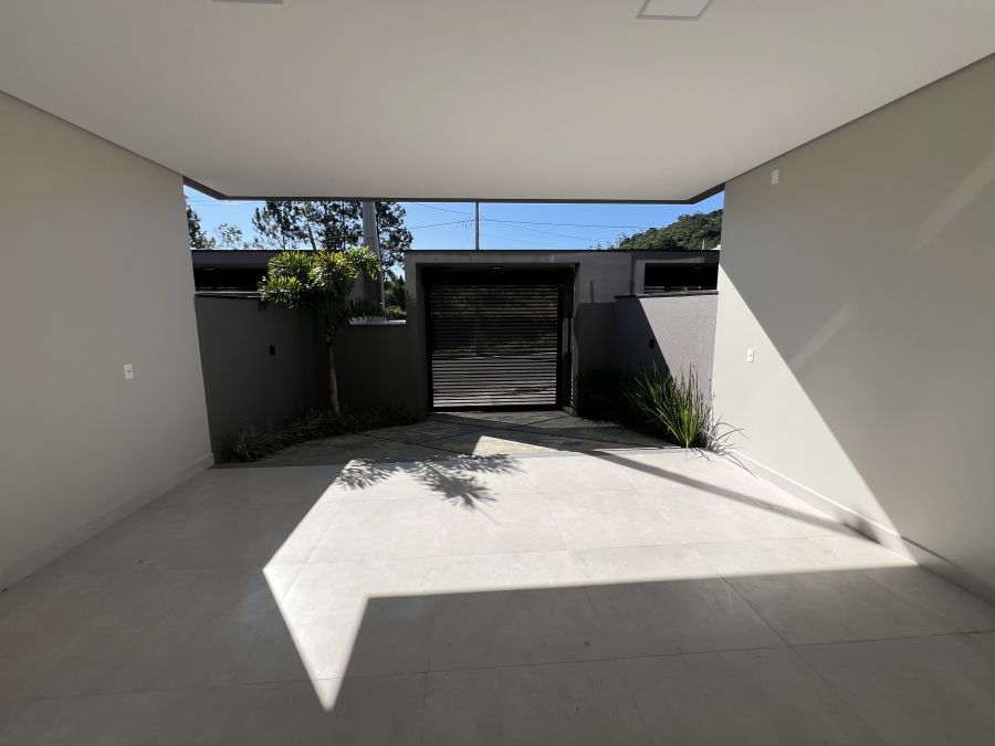 Imagem Linda Casa Geminada com 1 Suíte + 2 Dormitórios - Oportunidade Única