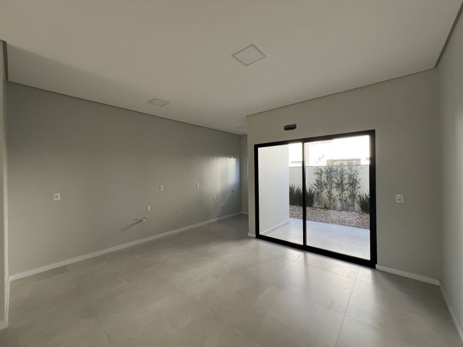 Imagem Linda Casa Geminada com 1 Suíte + 2 Dormitórios - Oportunidade Única
