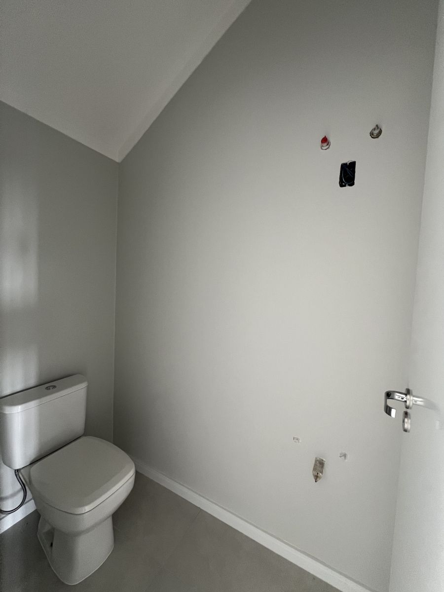 Imagem Linda Casa Geminada com 1 Suíte + 2 Dormitórios - Oportunidade Única
