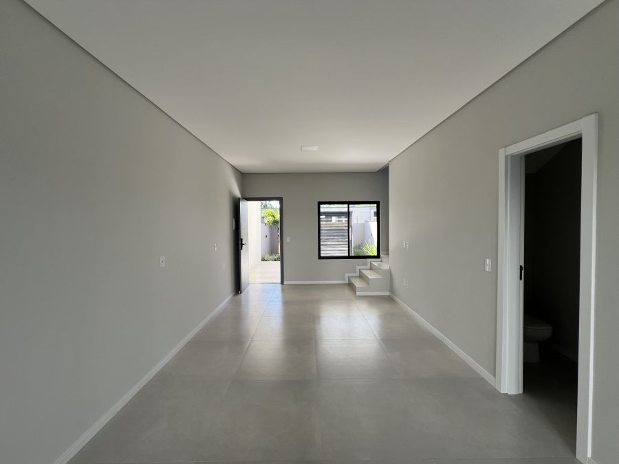 Imagem Linda Casa Geminada com 1 Suíte + 2 Dormitórios - Oportunidade Única