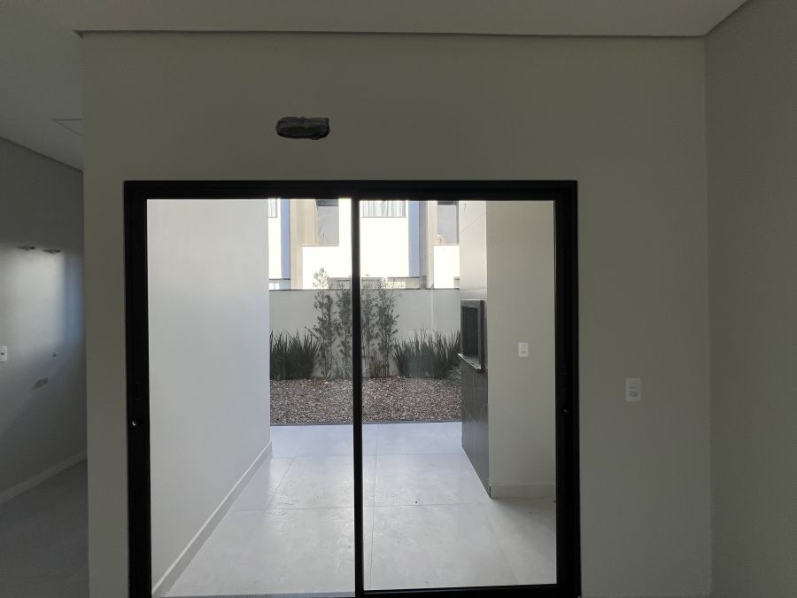 Imagem Linda Casa Geminada com 1 Suíte + 2 Dormitórios - Oportunidade Única