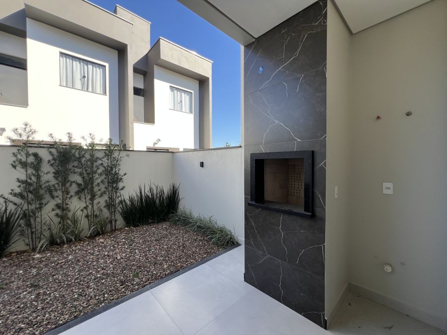 Imagem Linda Casa Geminada com 1 Suíte + 2 Dormitórios - Oportunidade Única