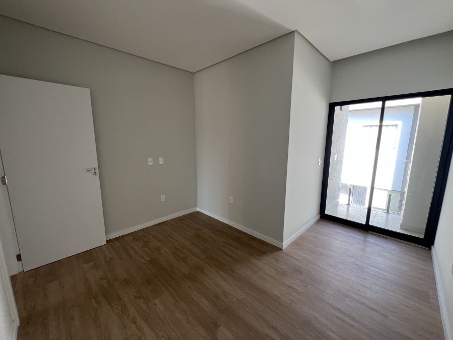 Imagem Linda Casa Geminada com 1 Suíte + 2 Dormitórios - Oportunidade Única