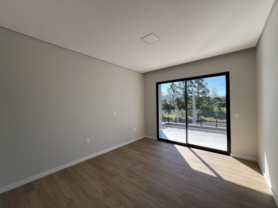 Imagem Linda Casa Geminada com 1 Suíte + 2 Dormitórios - Oportunidade Única