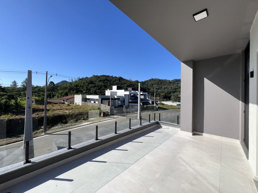 Imagem Linda Casa Geminada com 1 Suíte + 2 Dormitórios - Oportunidade Única