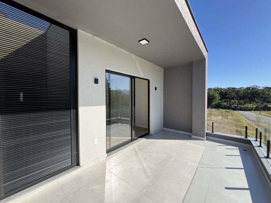 Imagem Linda Casa Geminada com 1 Suíte + 2 Dormitórios - Oportunidade Única