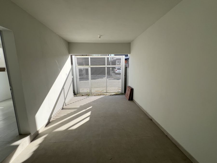 Imagem Linda Casa Geminada com 3 Dormitórios em Localização Privilegiada