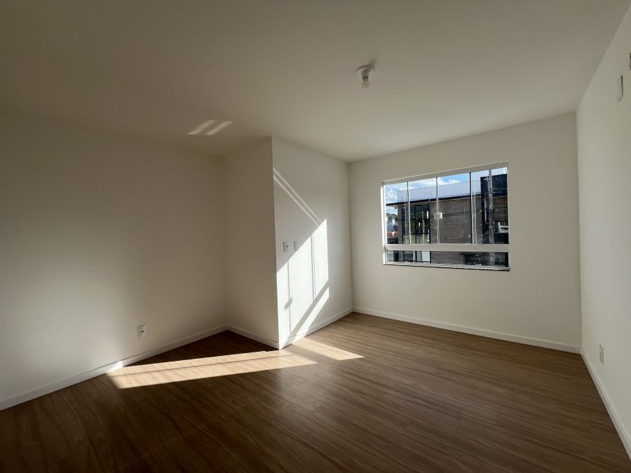 Imagem Linda Casa Geminada com 3 Dormitórios em Localização Privilegiada