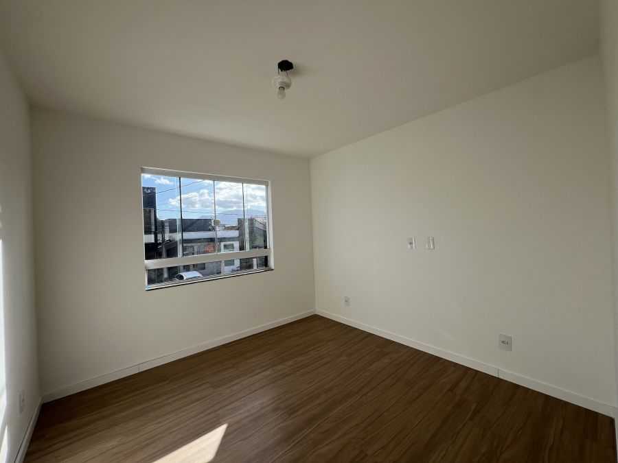 Imagem Linda Casa Geminada com 3 Dormitórios em Localização Privilegiada
