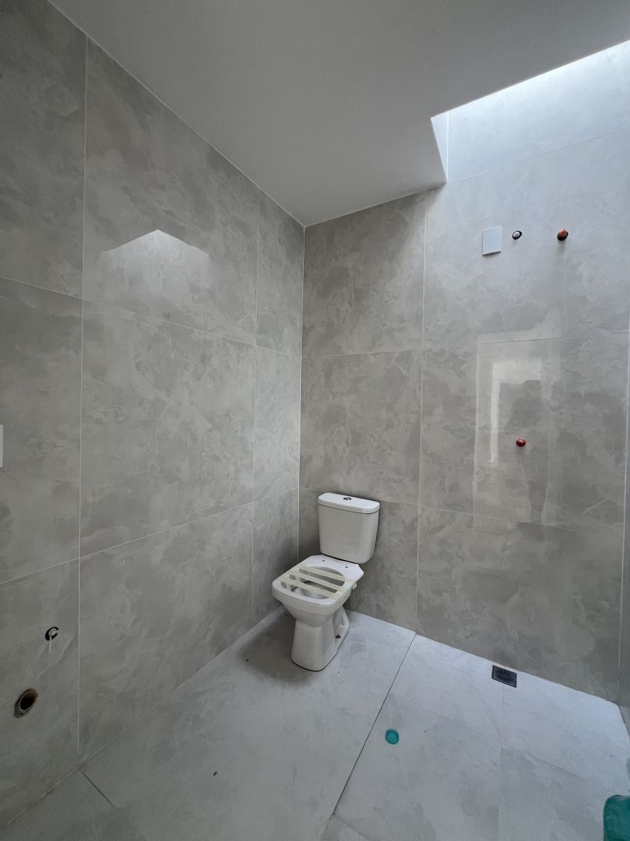 Imagem Linda Casa Geminada com 3 Dormitórios em Localização Privilegiada