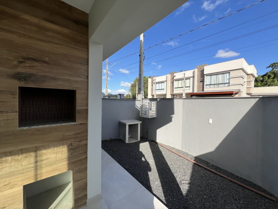 Imagem Linda Casa Geminada com 3 Dormitórios em Localização Privilegiada