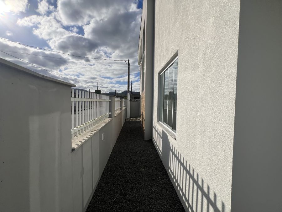 Imagem Linda Casa Geminada com 3 Dormitórios em Localização Privilegiada