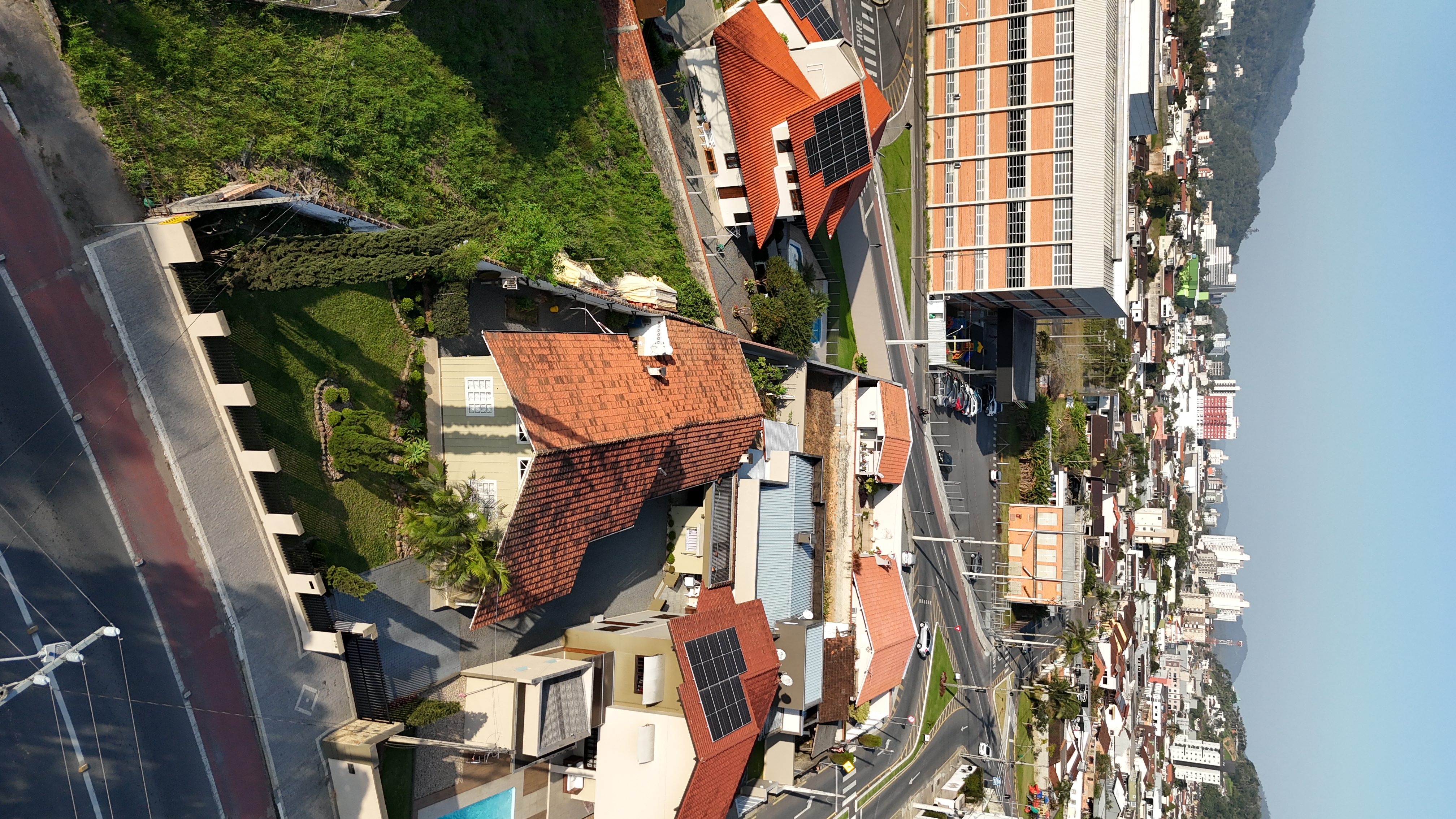 Imagem Terreno 924 m² com 2 casas – Ideal para ponto comercial no bairro Vila Lenzi