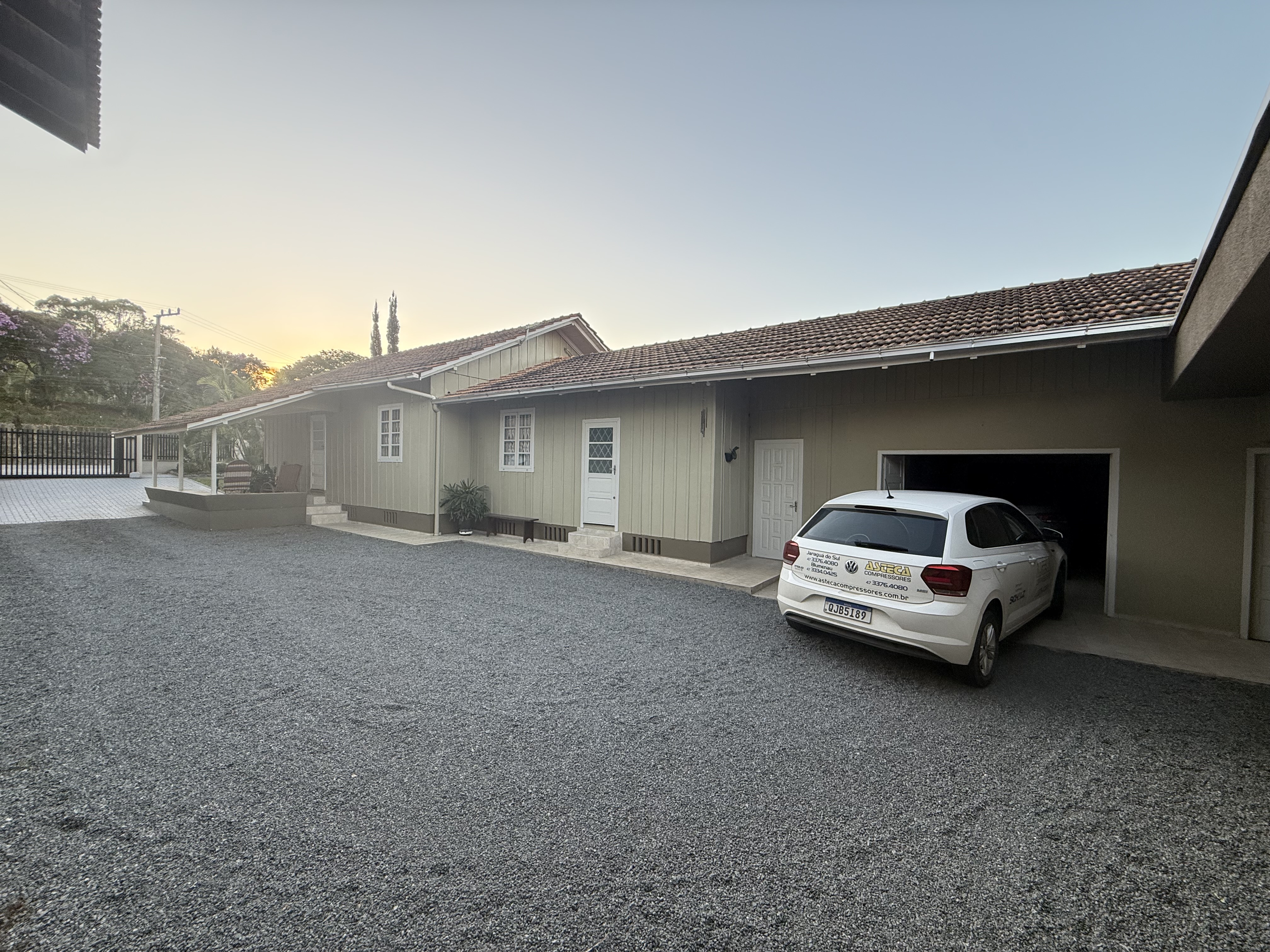 Imagem Terreno 924 m² com 2 casas – Ideal para ponto comercial no bairro Vila Lenzi