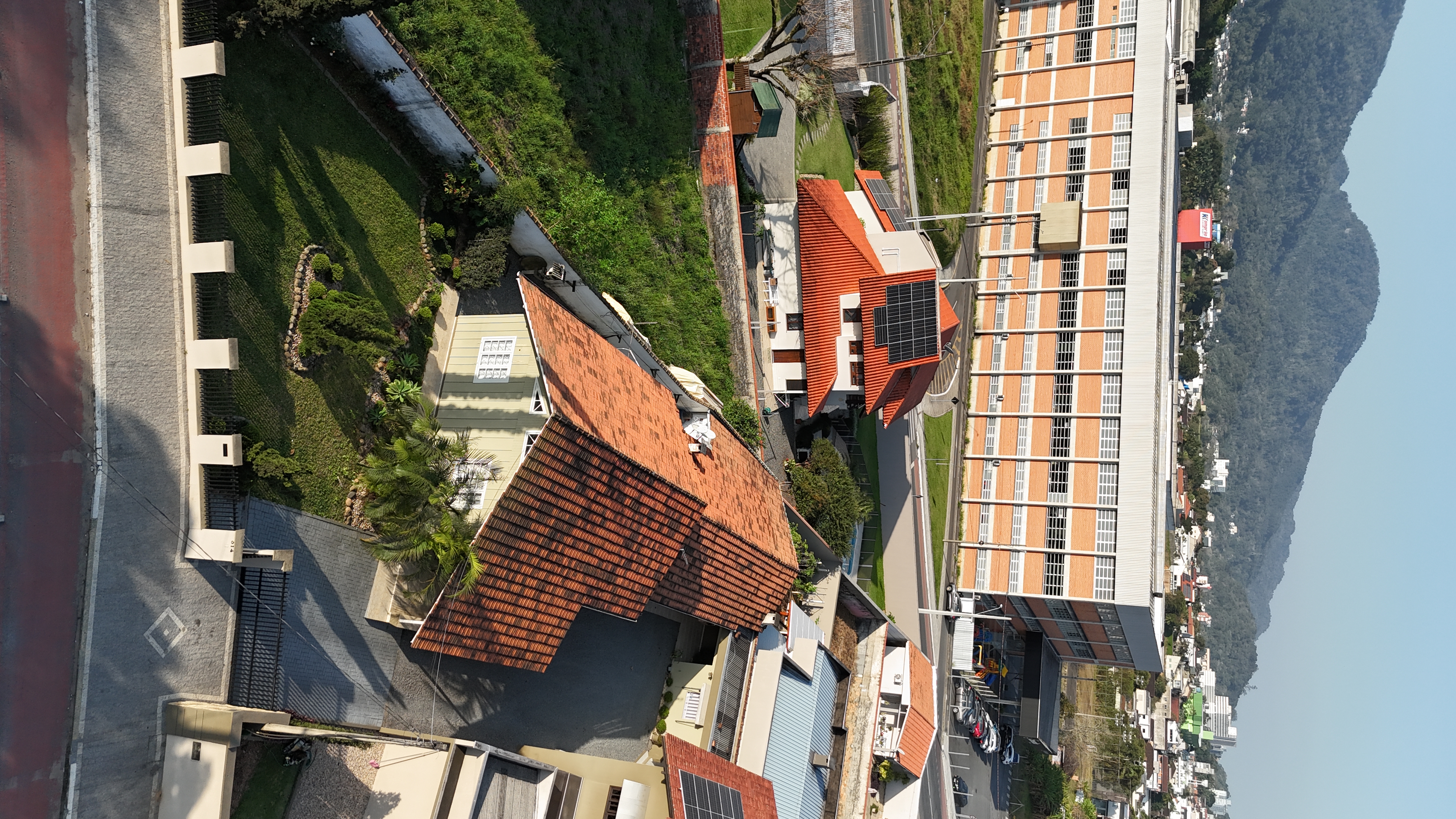 Imagem Terreno 924 m² com 2 casas – Ideal para ponto comercial no bairro Vila Lenzi