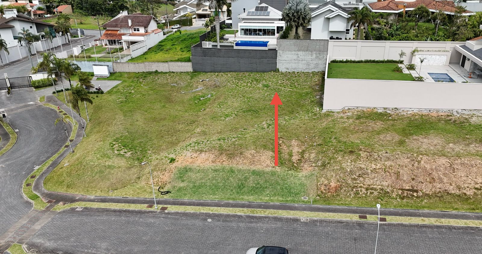 Imagem Terreno à venda no Condomínio Dal Lago – 899 m² em bairro nobre de Jaraguá do Sul