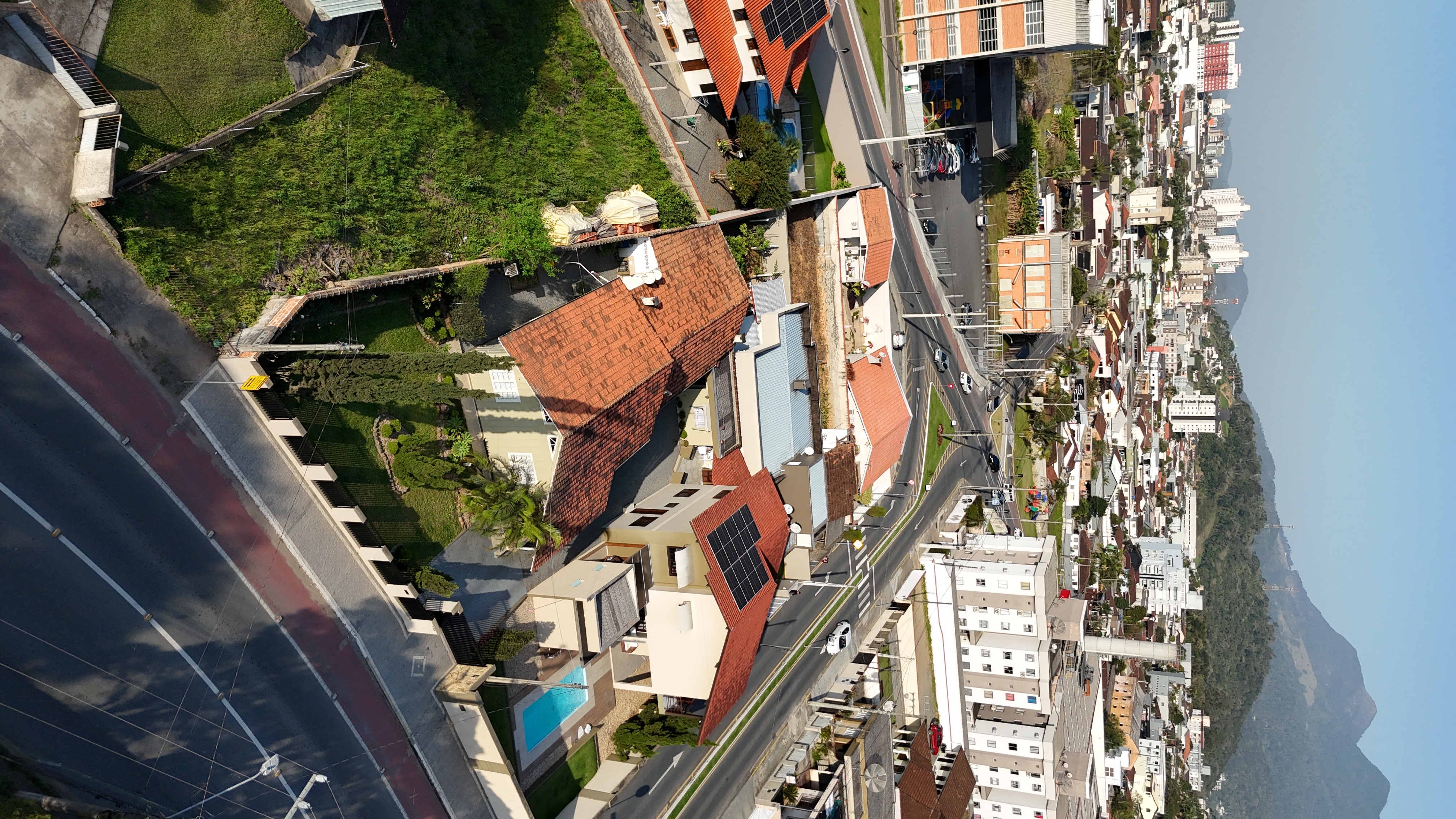 Imagem Terreno 924 m² com 2 casas – Ideal para ponto comercial no bairro Vila Lenzi