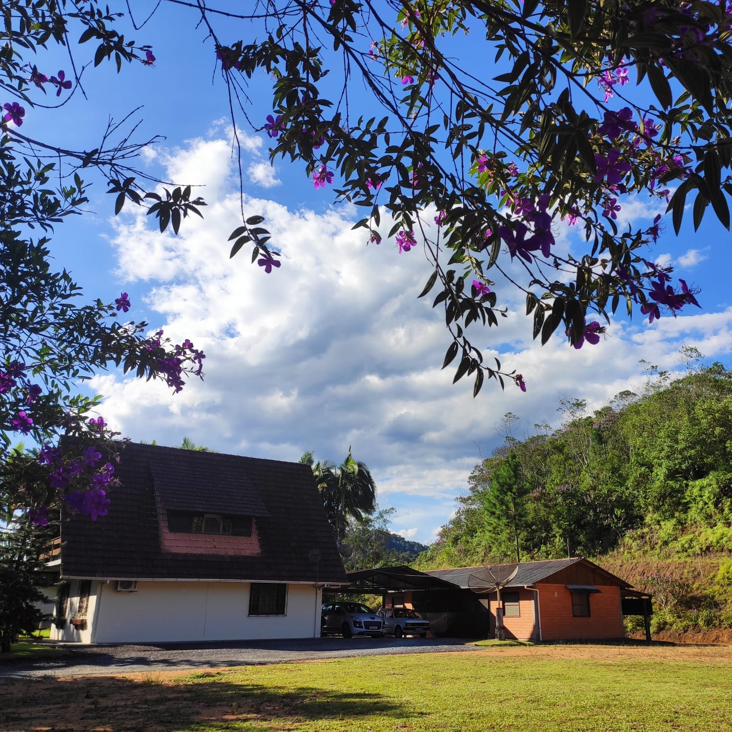 Casa Estilo Chalé à Venda em Schroeder – 184m² e Terreno de 2.343m²