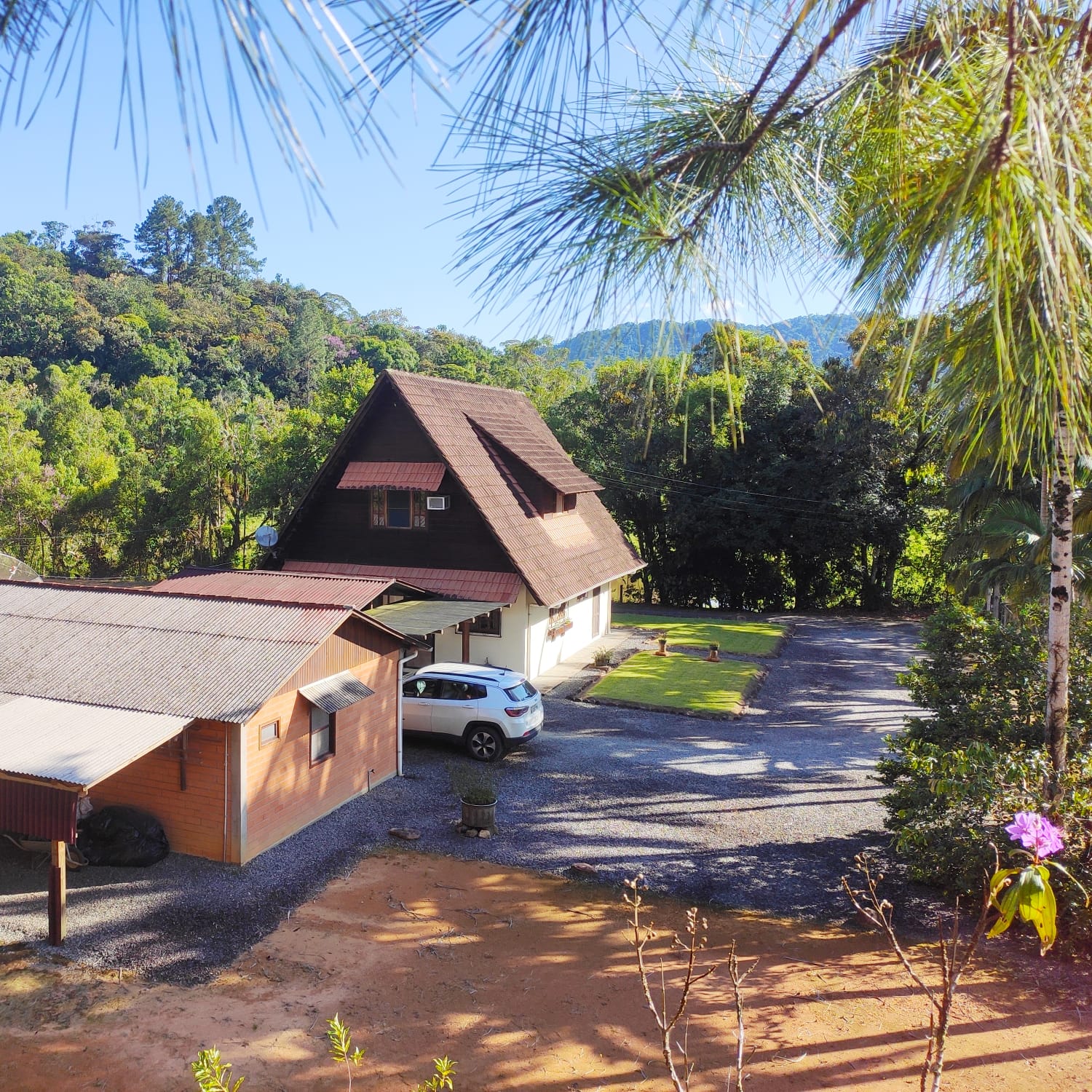 Imagem Casa Estilo Chalé à Venda em Schroeder – 184m² e Terreno de 2.343m²