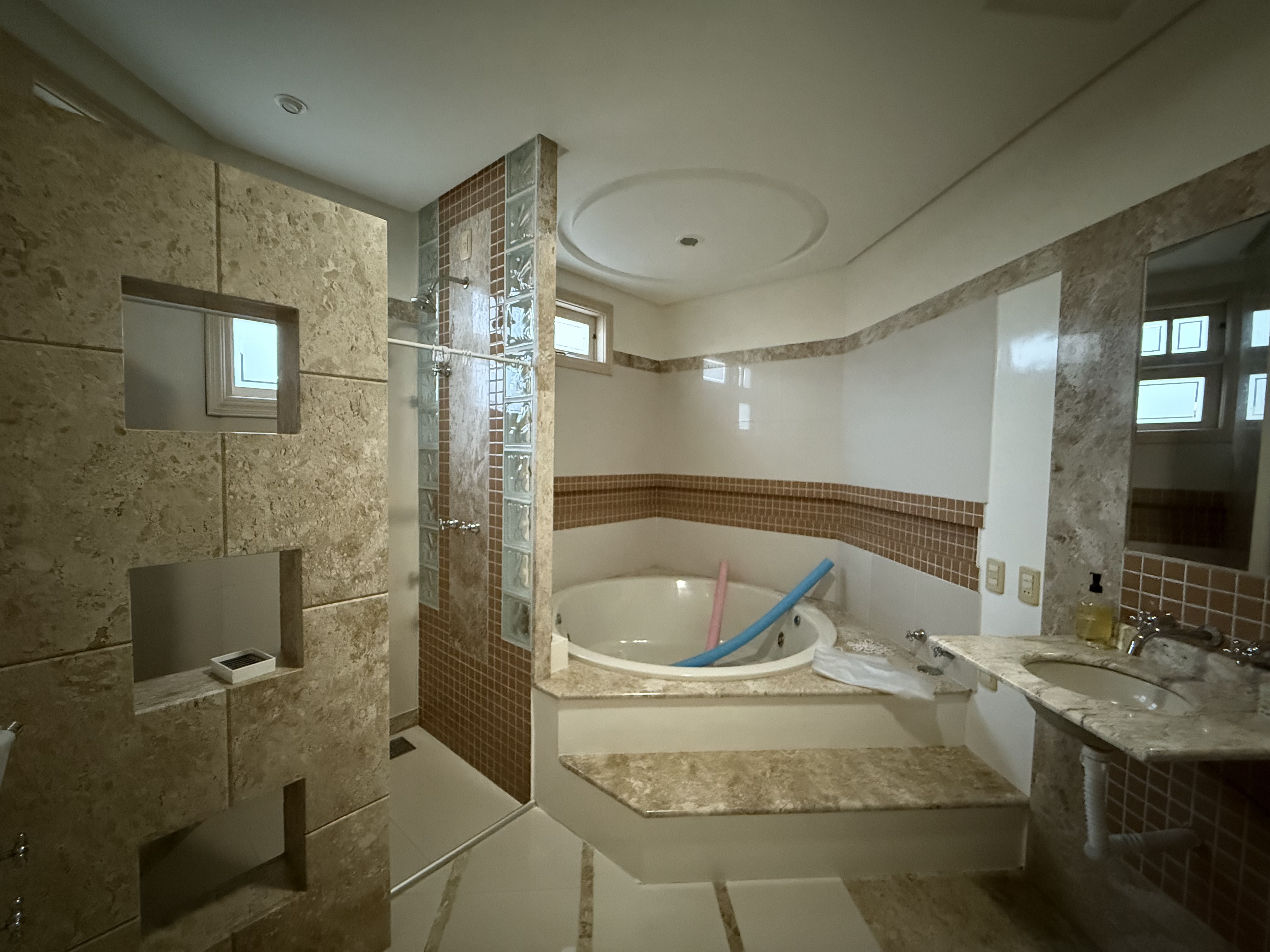 Imagem Casa à venda em Jaraguá do Sul (Jaraguá Esquerdo) | 1 suíte, 4 quartos, 2 vagas