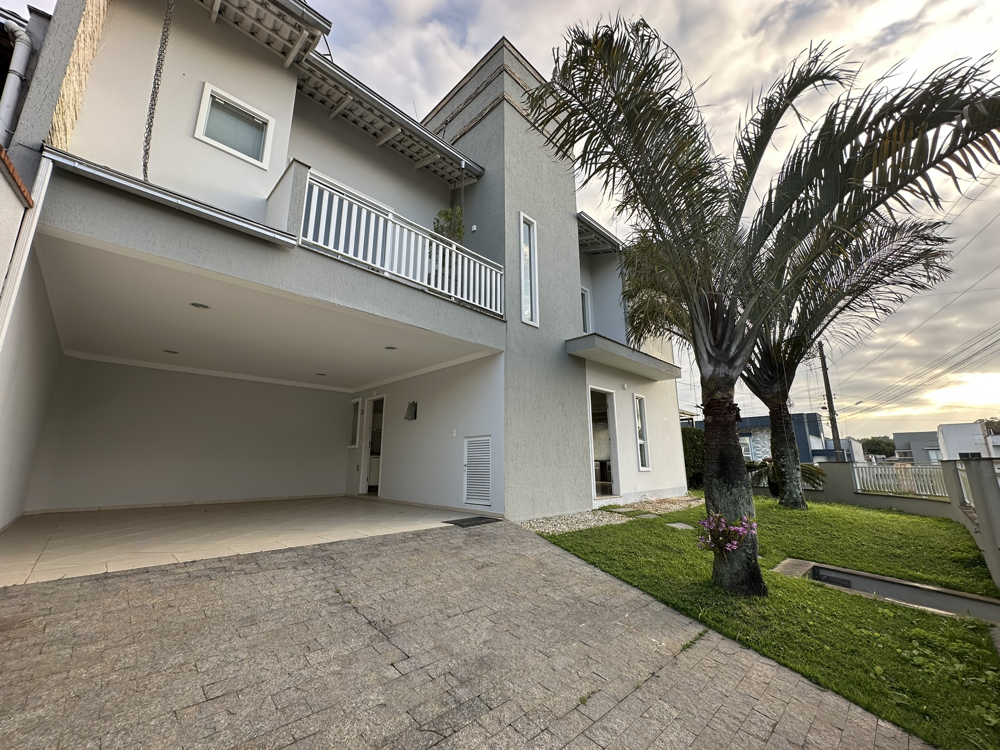 Imagem Sobrado no bairro Amizade - Localização privilegiada, área externa ampla e economia