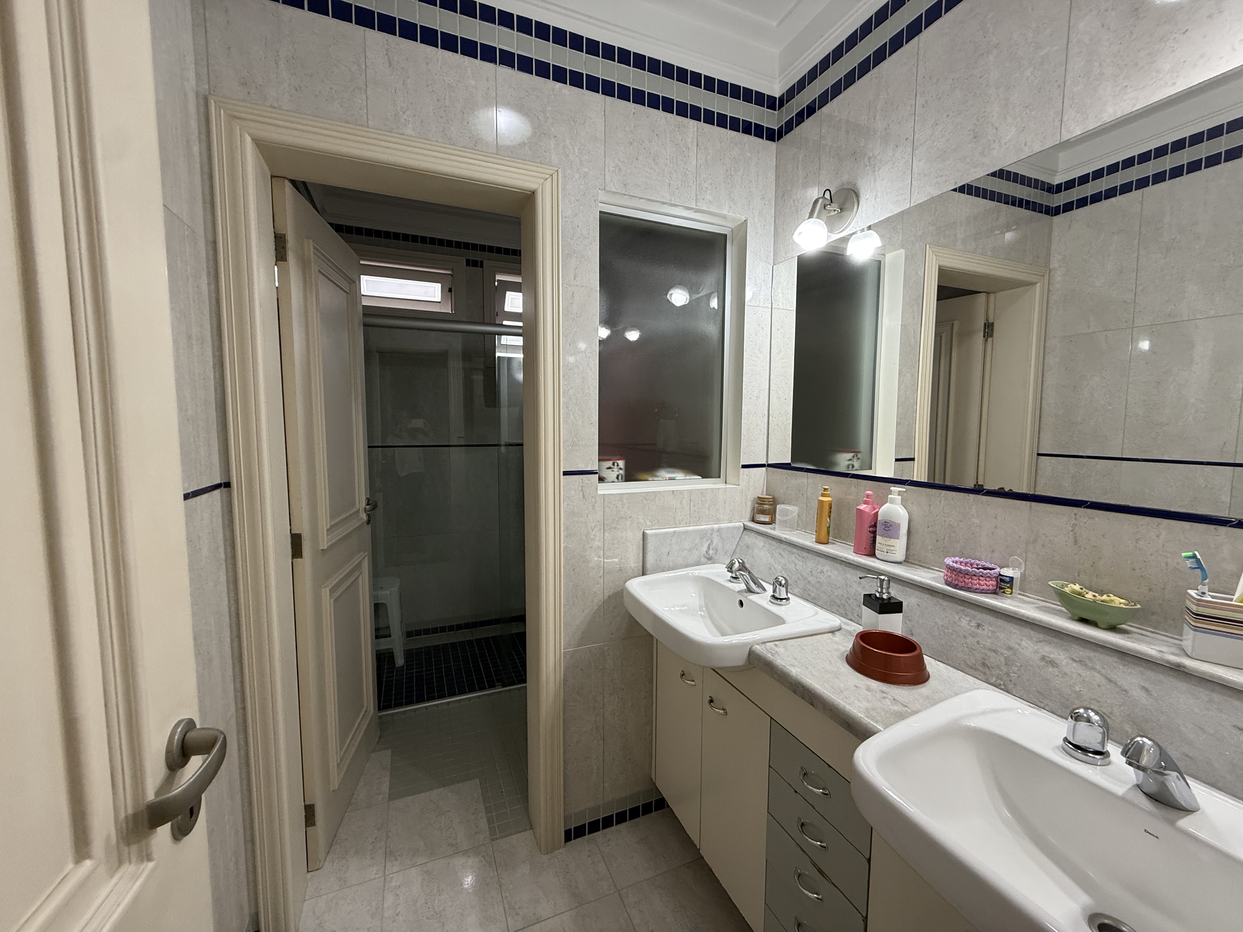 Imagem Casa à venda em Jaraguá do Sul (Jaraguá Esquerdo) | 1 suíte, 4 quartos, 2 vagas