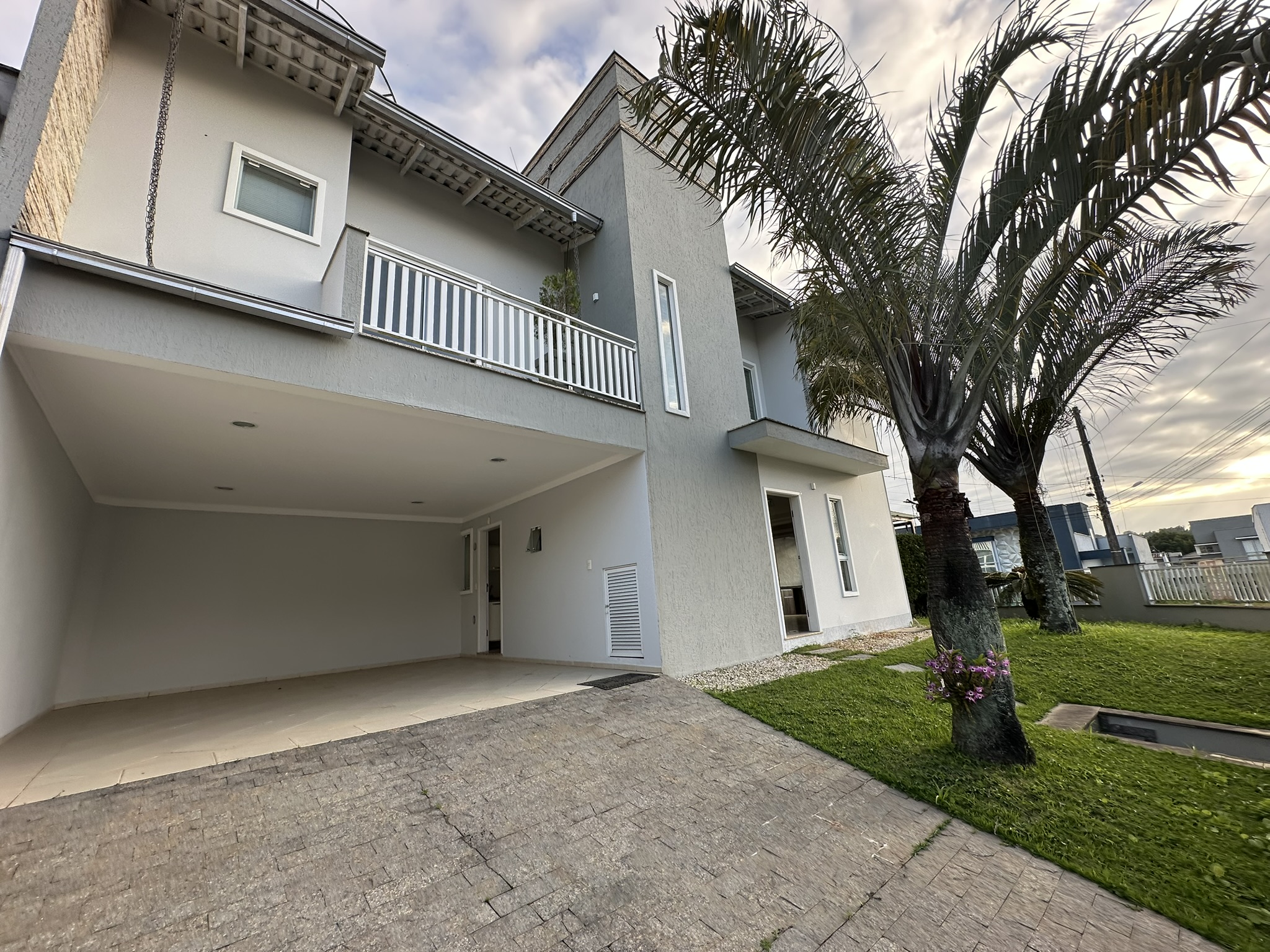 Imagem Sobrado no bairro Amizade - Localização privilegiada, área externa ampla e economia