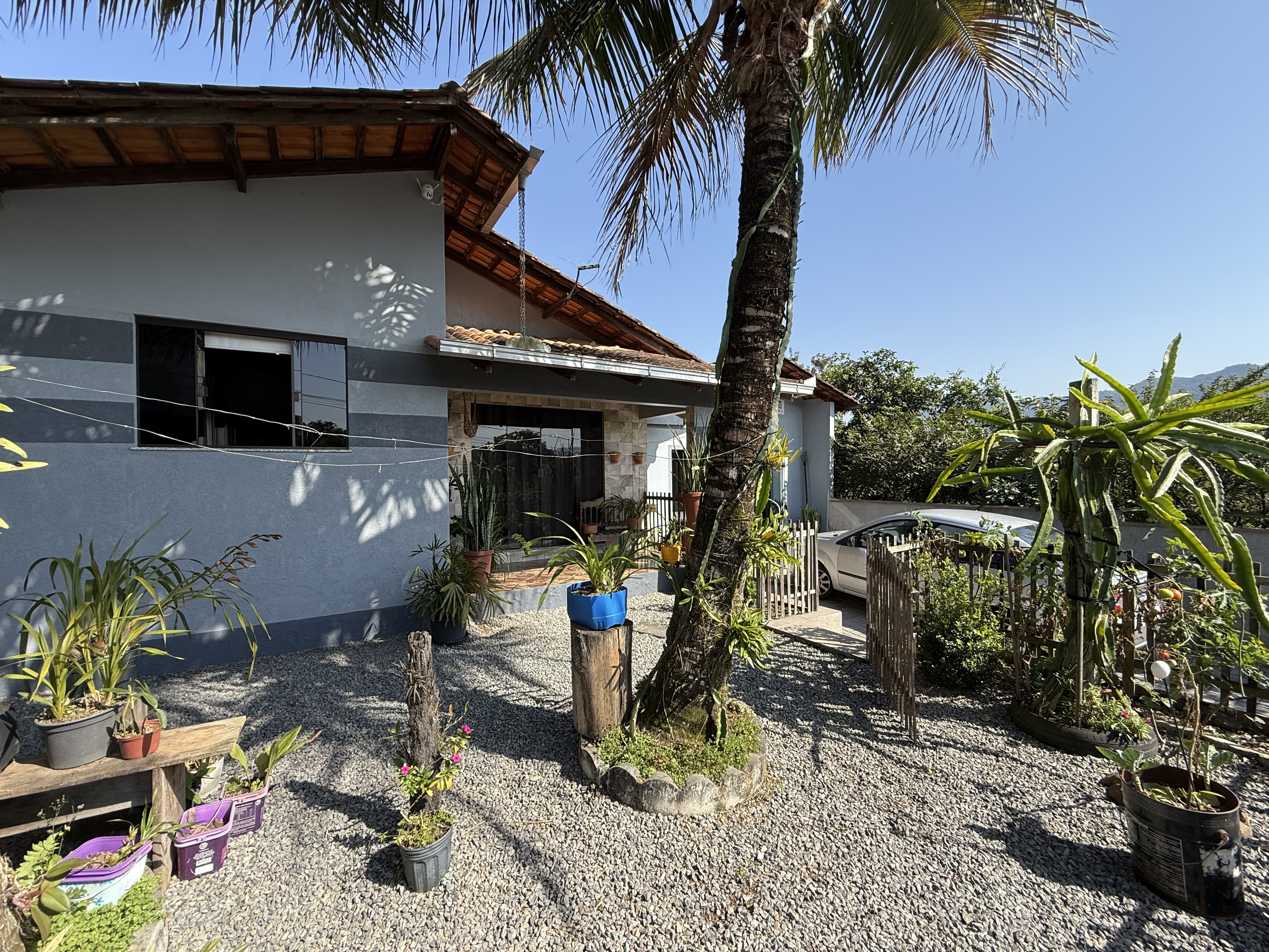 Imagem Casa no bairro Ilha da Figueira com 3 dormitórios e amplo quintal