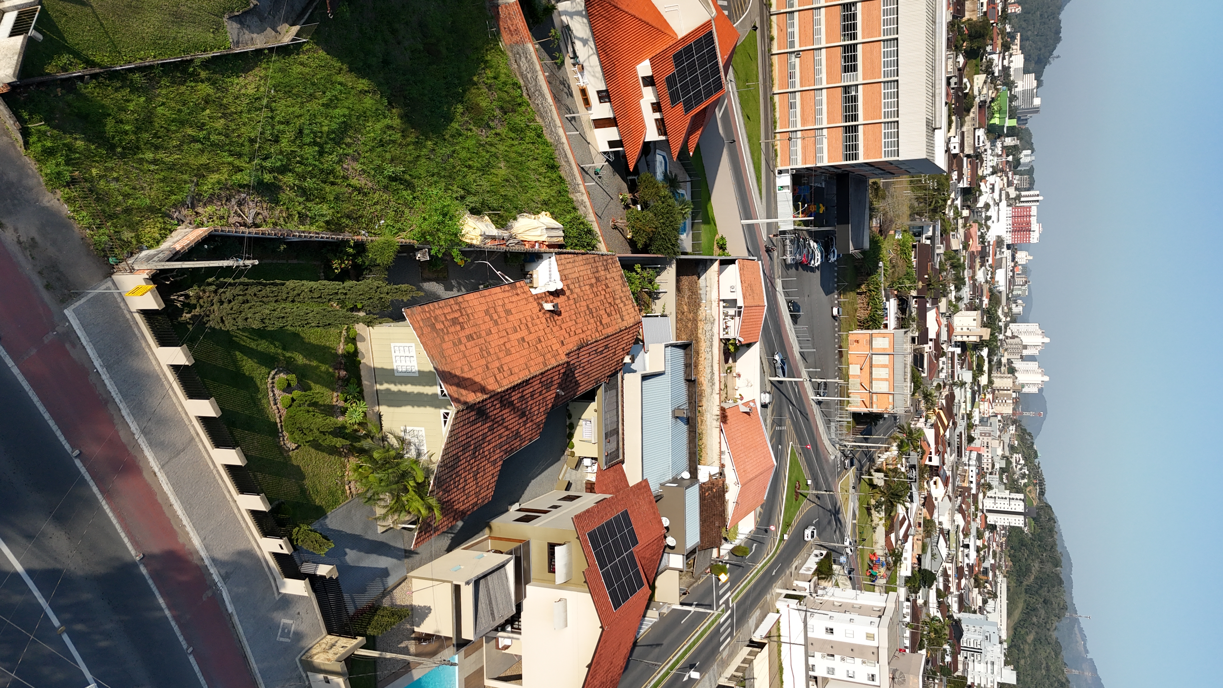 Imagem Terreno 924 m² com 2 casas – Ideal para ponto comercial no bairro Vila Lenzi