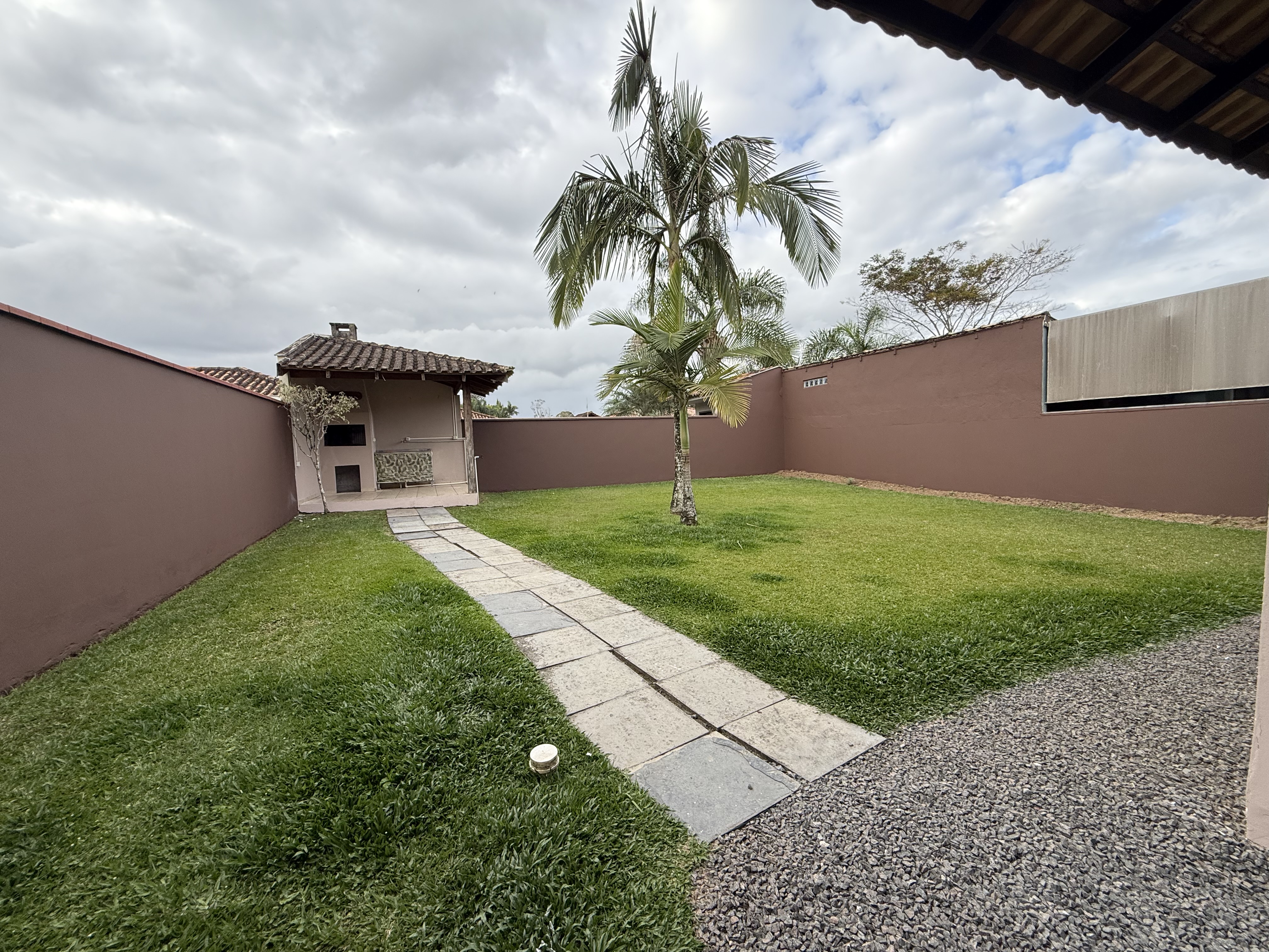 Imagem Casa térrea à venda com 3 quartos e amplo quintal no Bairro Três Rios do Sul