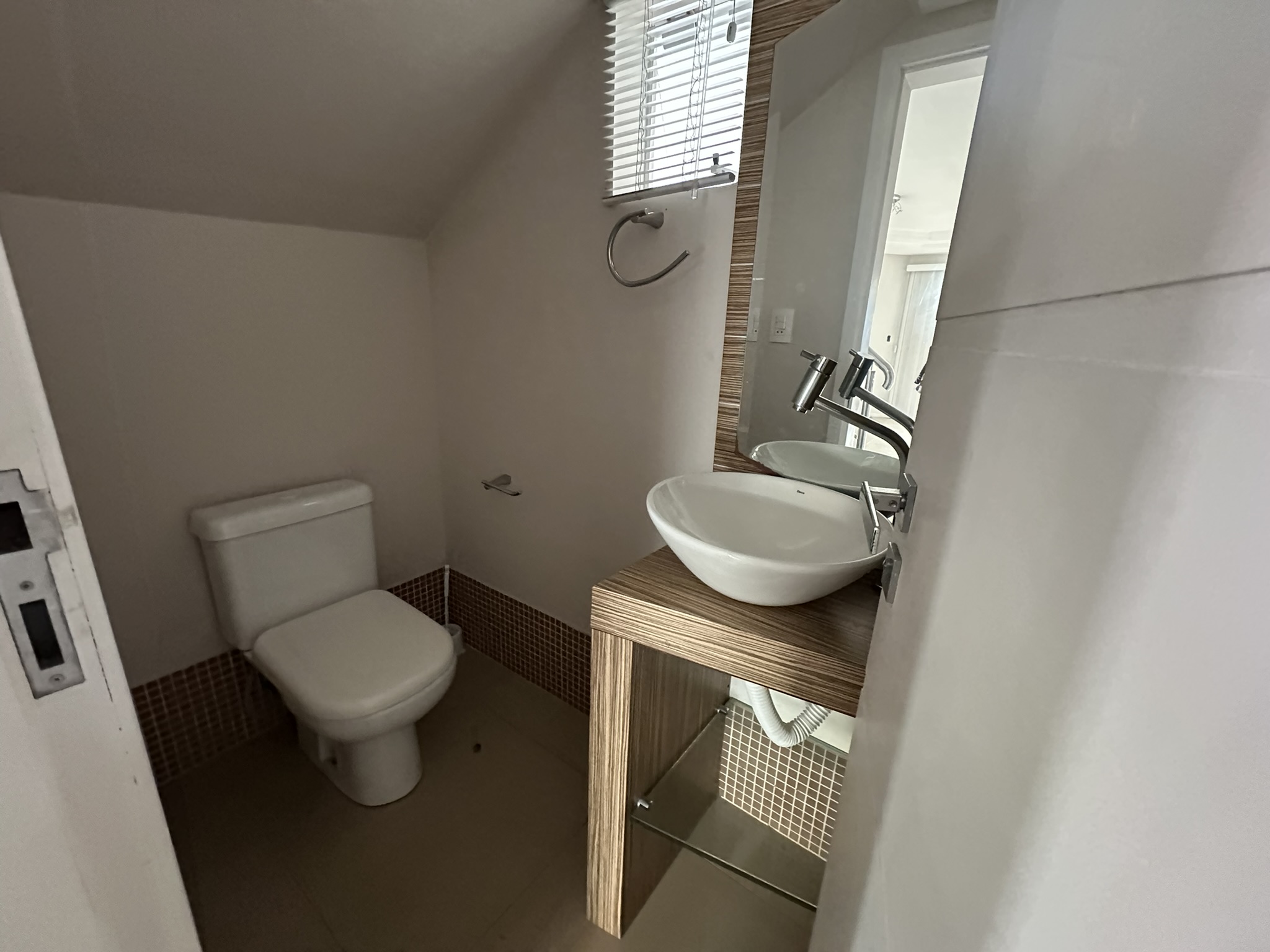 Imagem Sobrado no bairro Amizade - Localização privilegiada, área externa ampla e economia