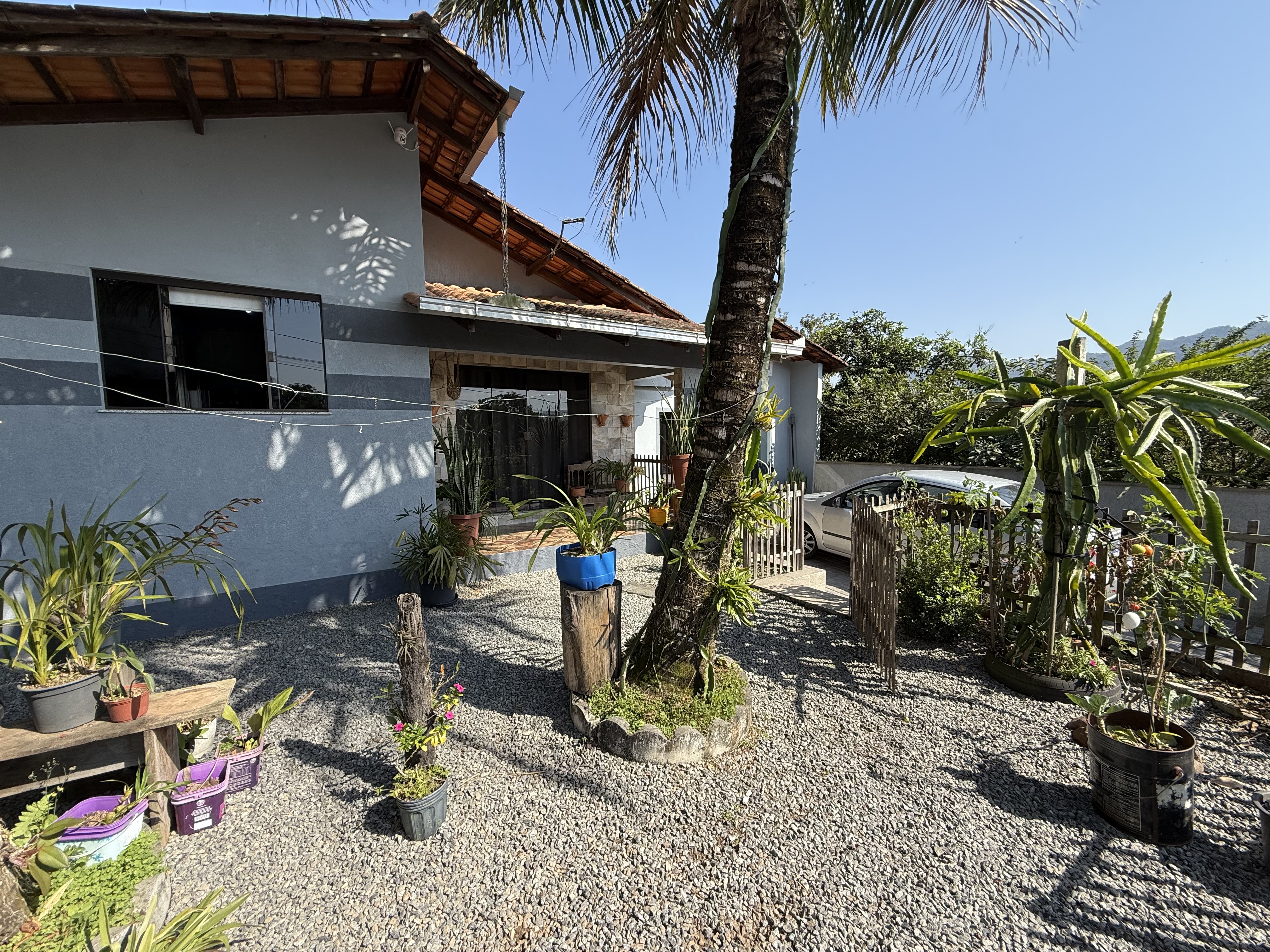 Imagem Casa no bairro Ilha da Figueira com 3 dormitórios e amplo quintal