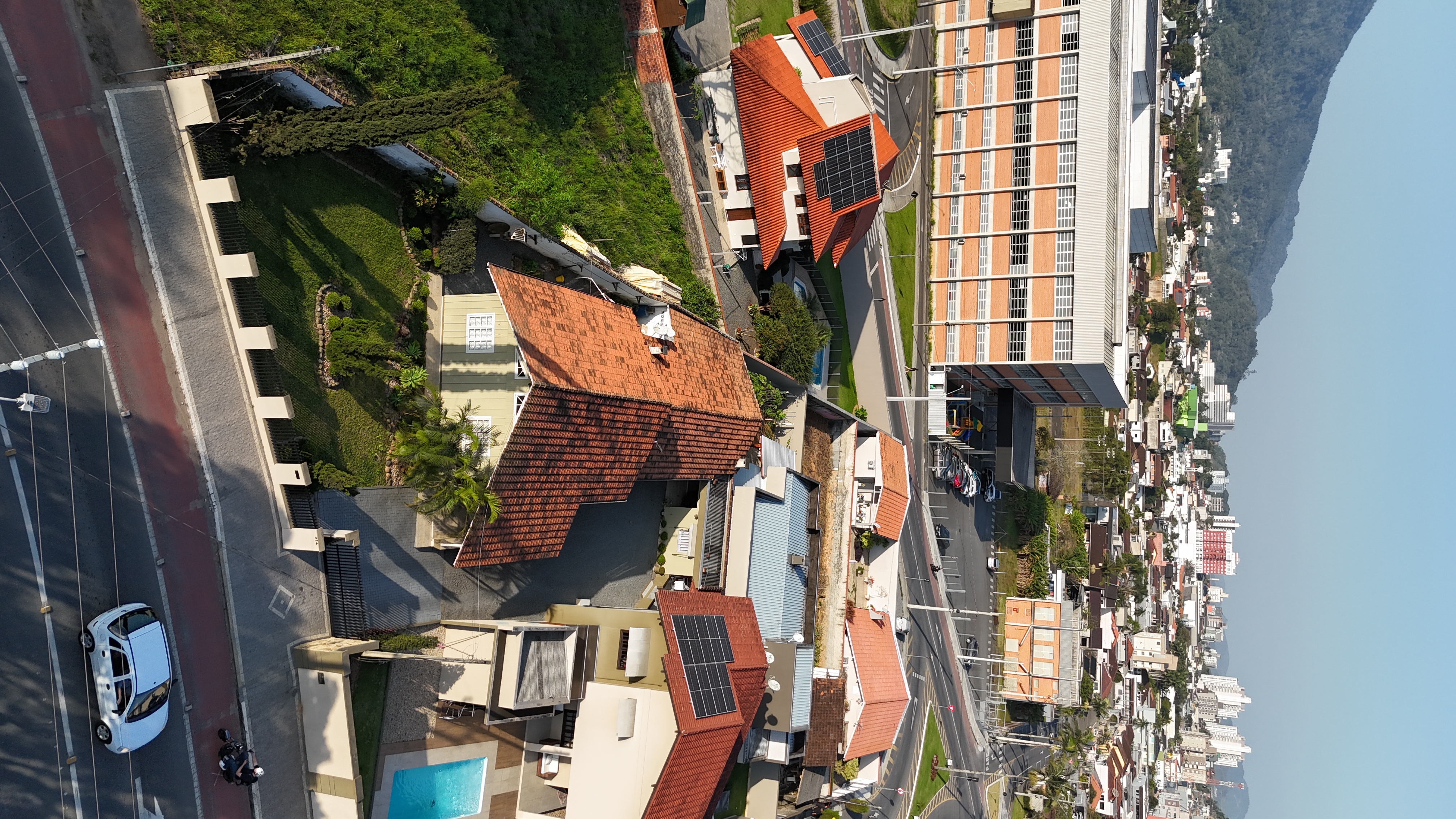 Imagem Terreno 924 m² com 2 casas – Ideal para ponto comercial no bairro Vila Lenzi