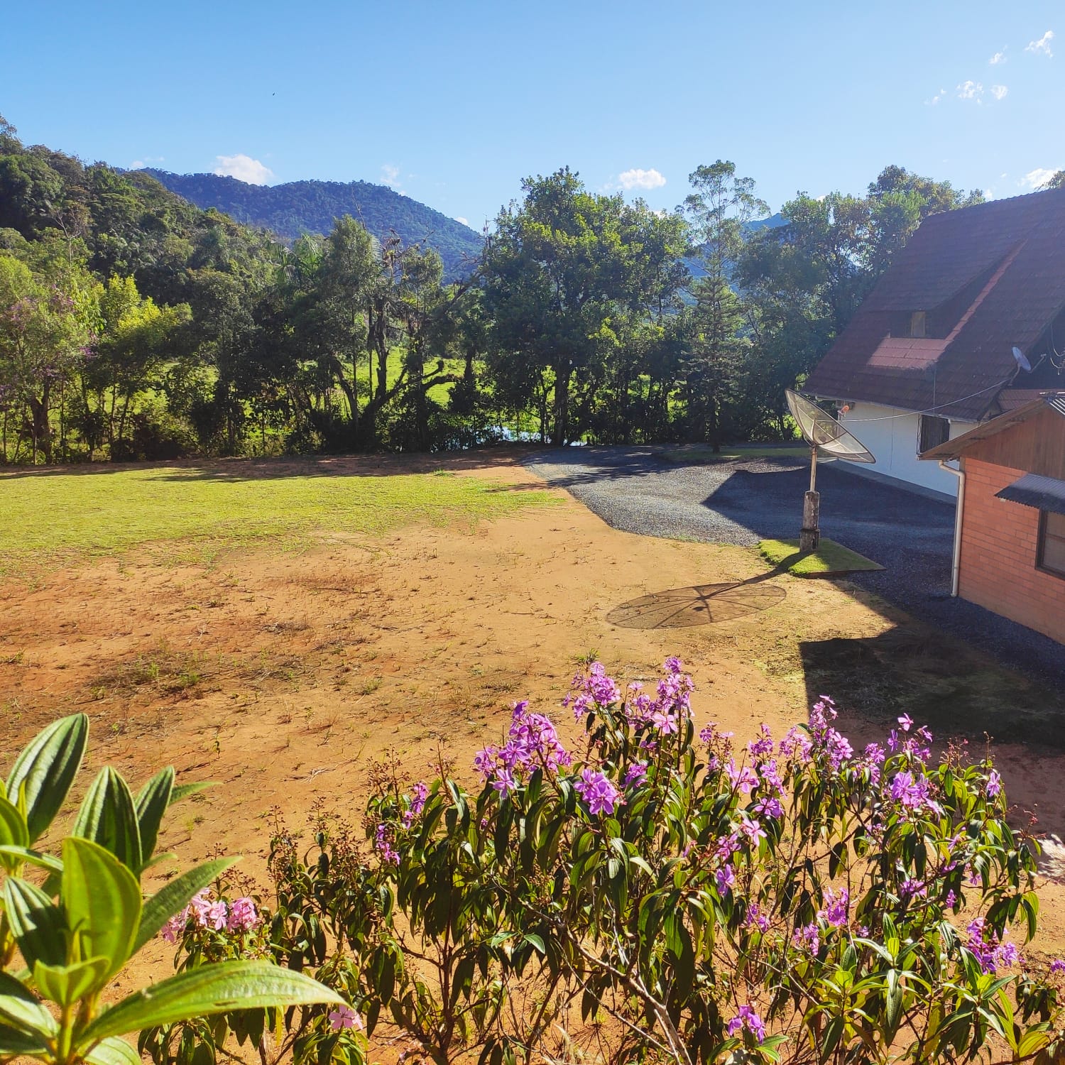 Imagem Casa Estilo Chalé à Venda em Schroeder – 184m² e Terreno de 2.343m²