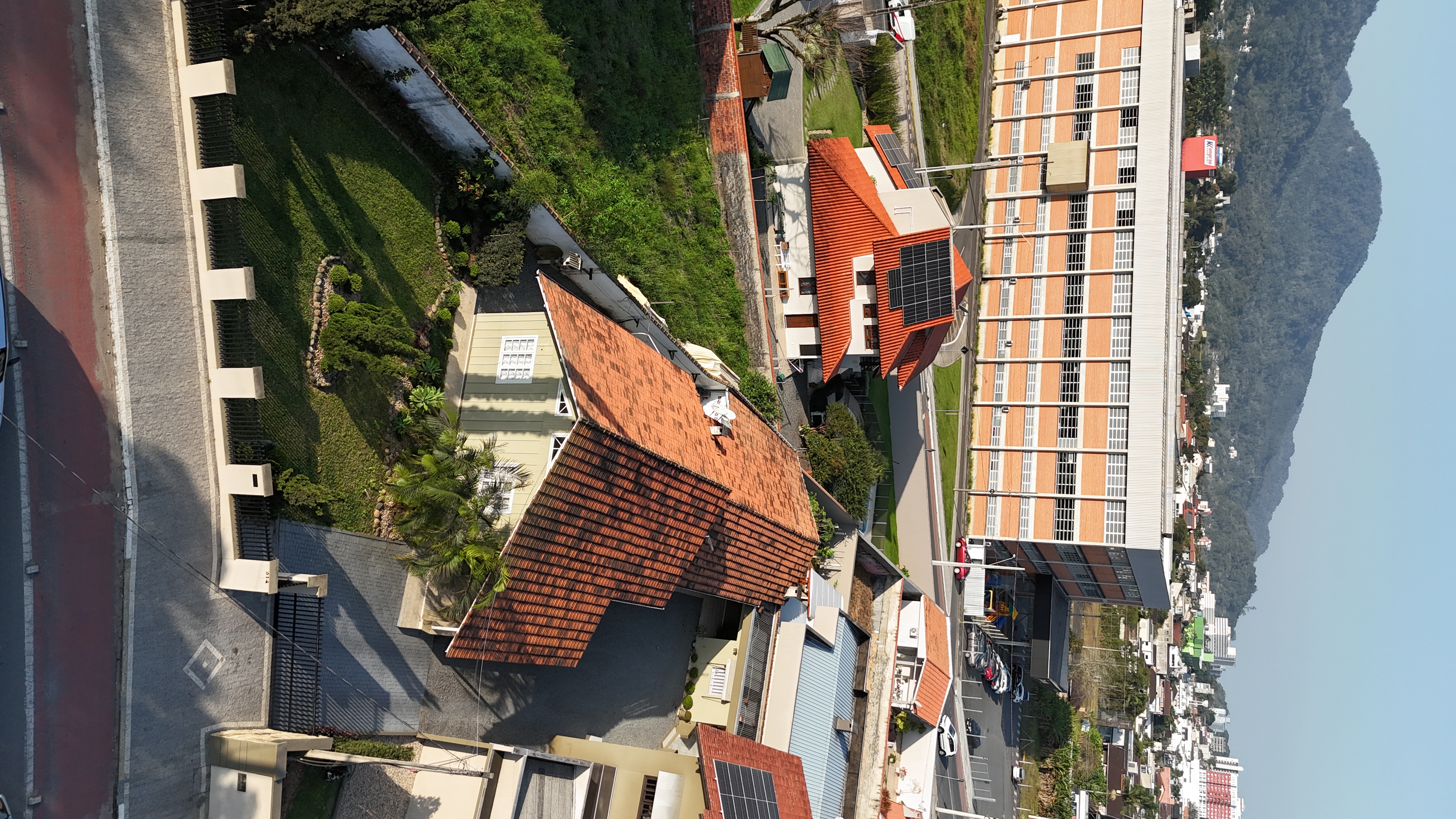 Imagem Terreno 924 m² com 2 casas – Ideal para ponto comercial no bairro Vila Lenzi