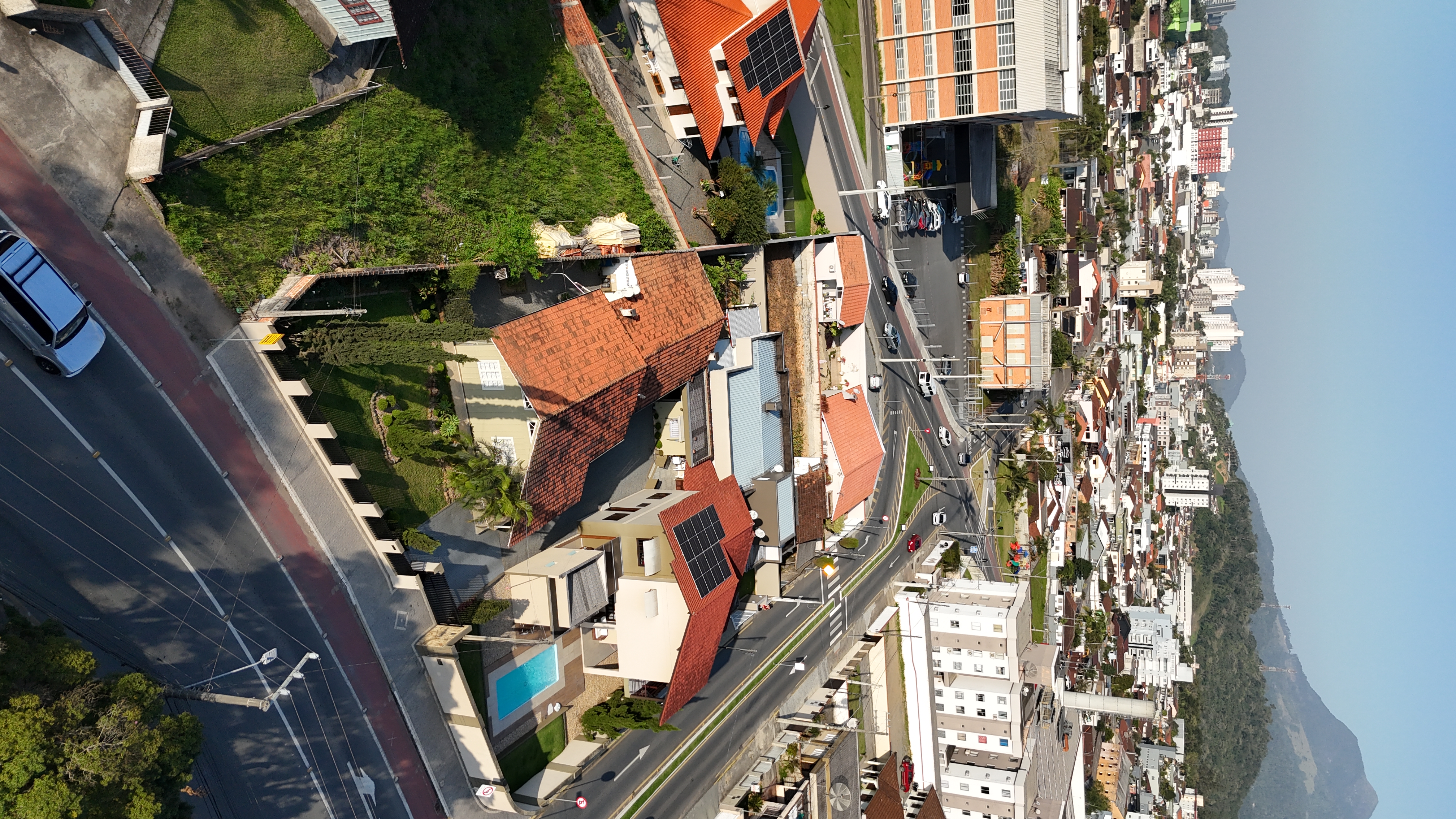 Imagem Terreno 924 m² com 2 casas – Ideal para ponto comercial no bairro Vila Lenzi