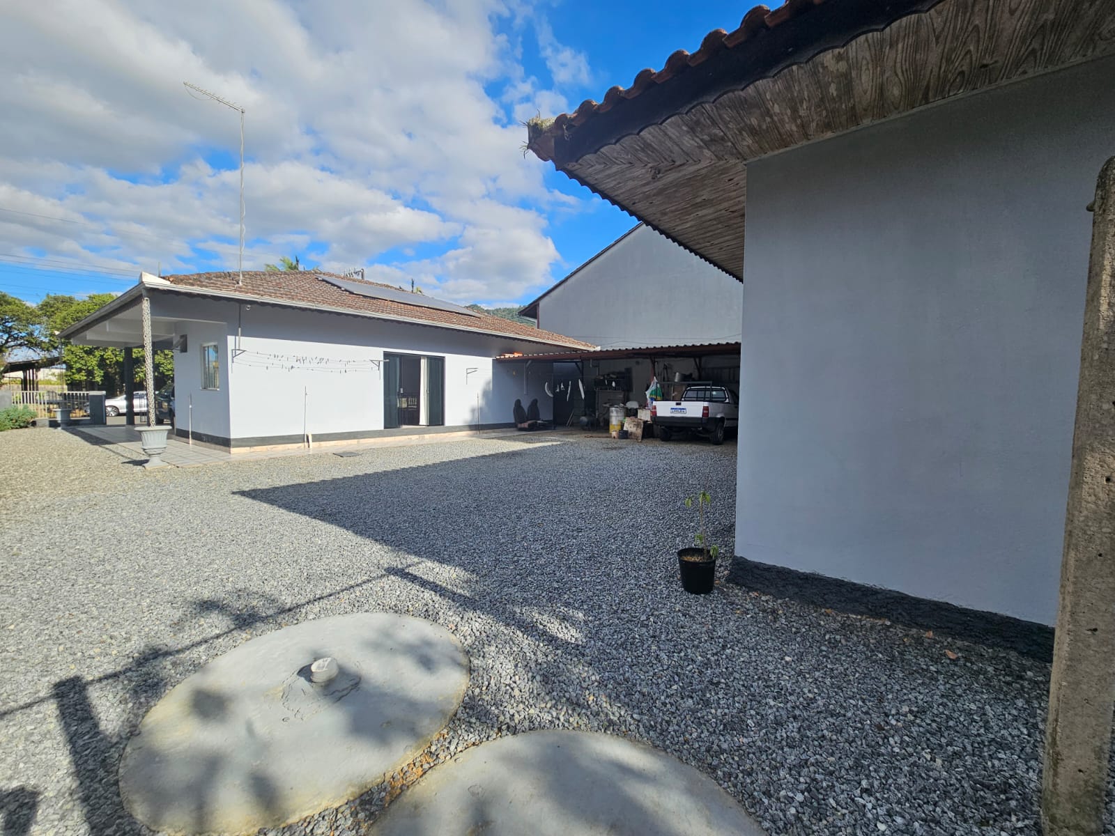 Imagem Casa de esquina com 3 dormitórios + edícula no bairro João Pessoa em Jaraguá do Sul