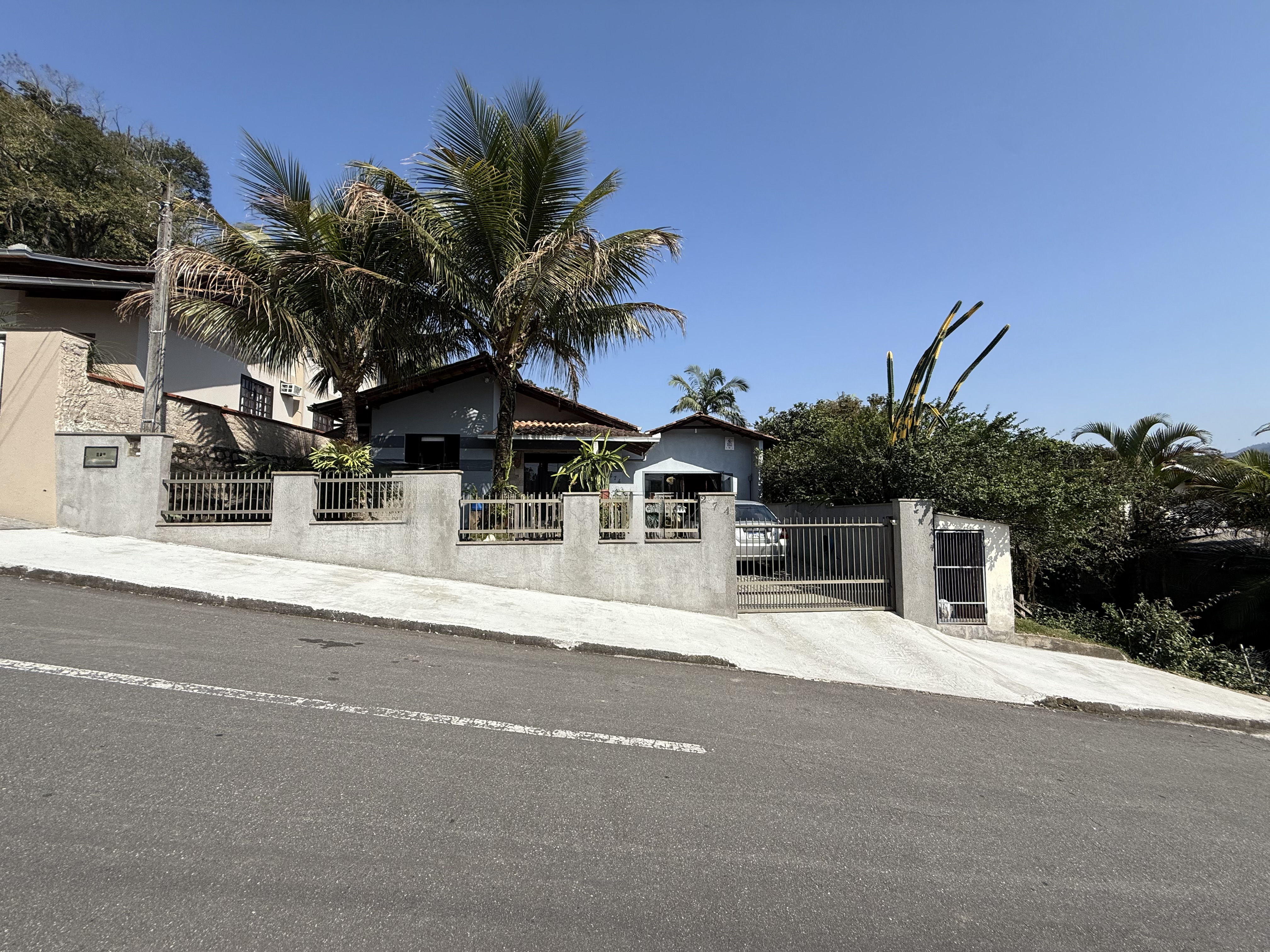 Imagem Casa no bairro Ilha da Figueira com 3 dormitórios e amplo quintal