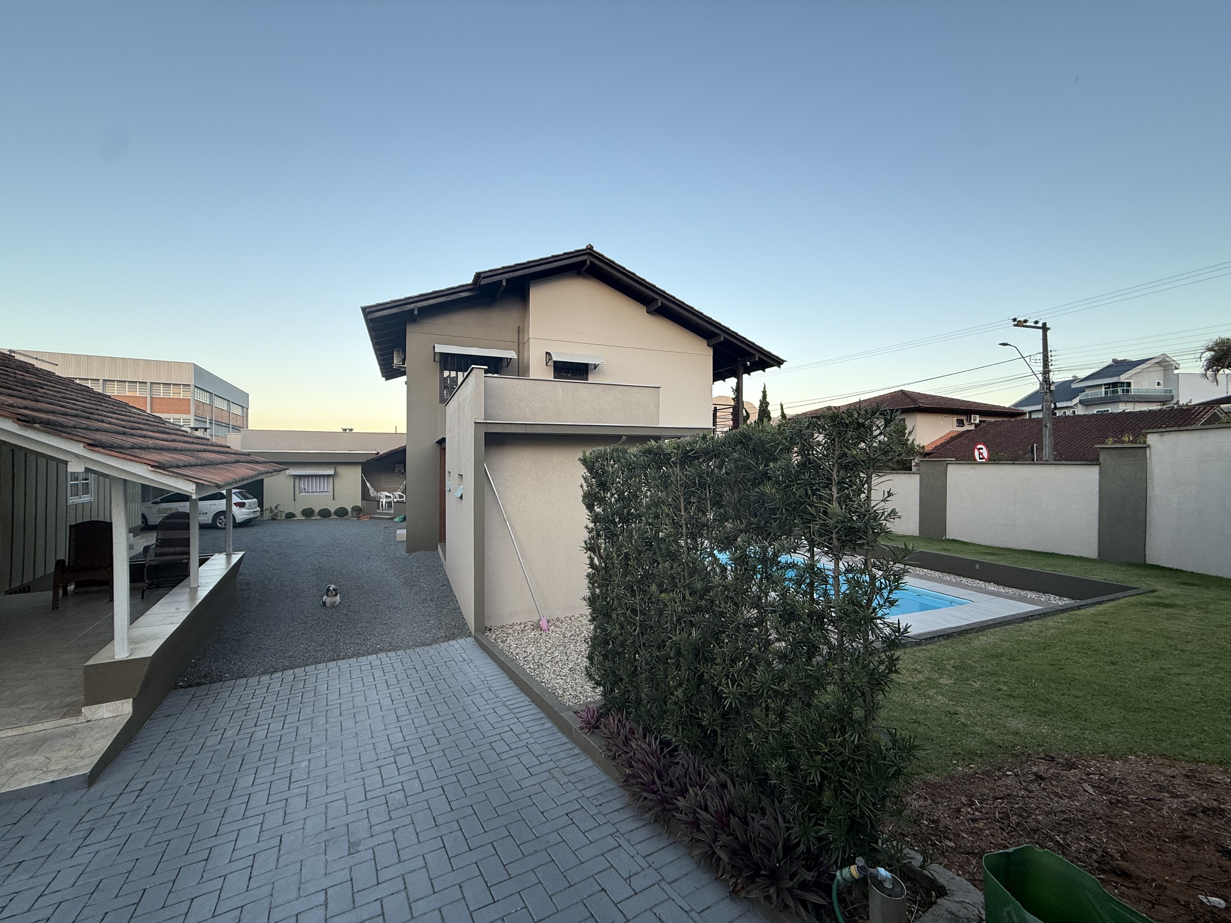 Imagem Terreno 924 m² com 2 casas – Ideal para ponto comercial no bairro Vila Lenzi