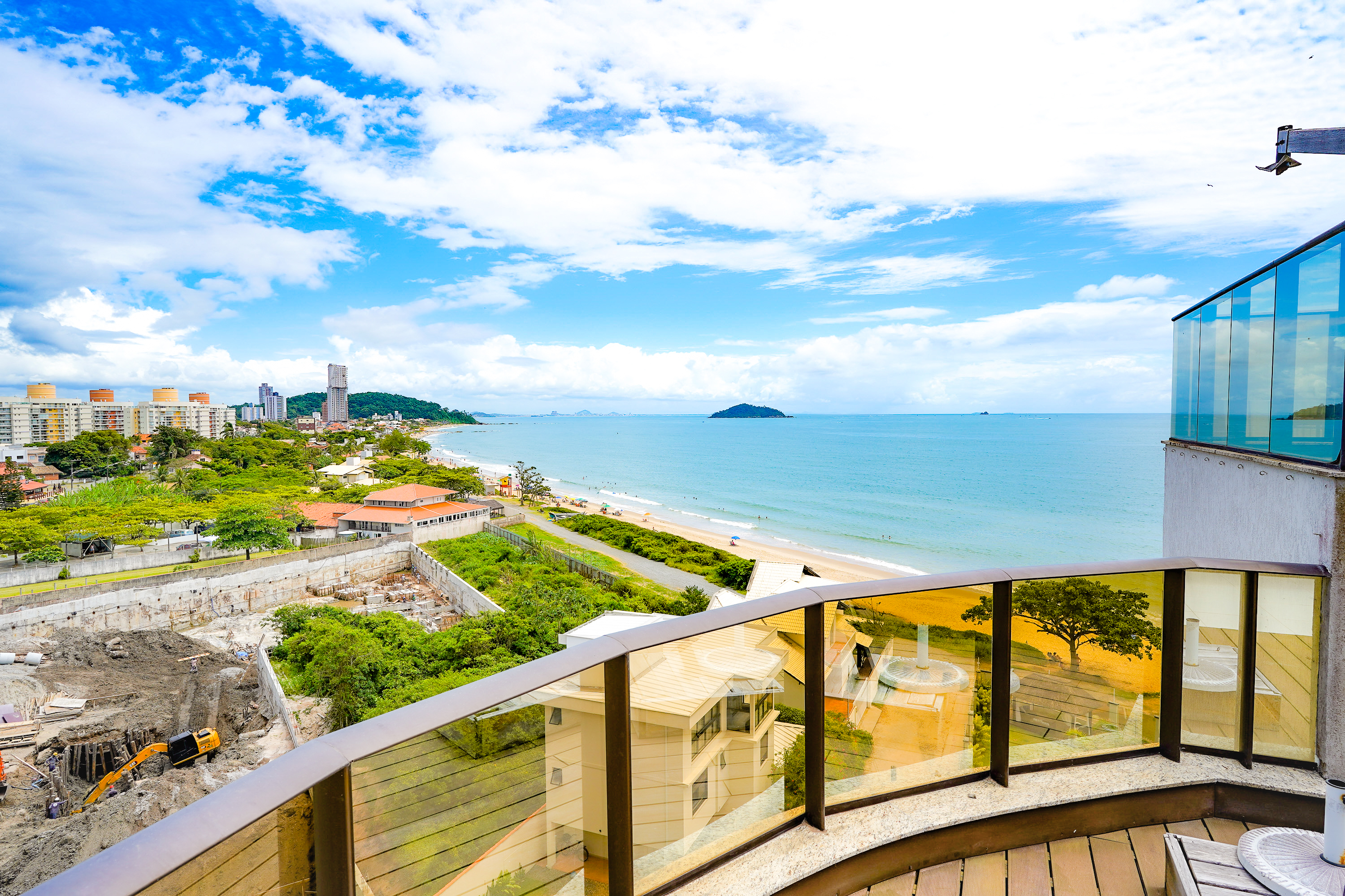 Imagem Cobertura Duplex no Residencial Sunrise em Penha / Alto Padrão - Frente para o mar - Mobiliado - Quadra do Mar