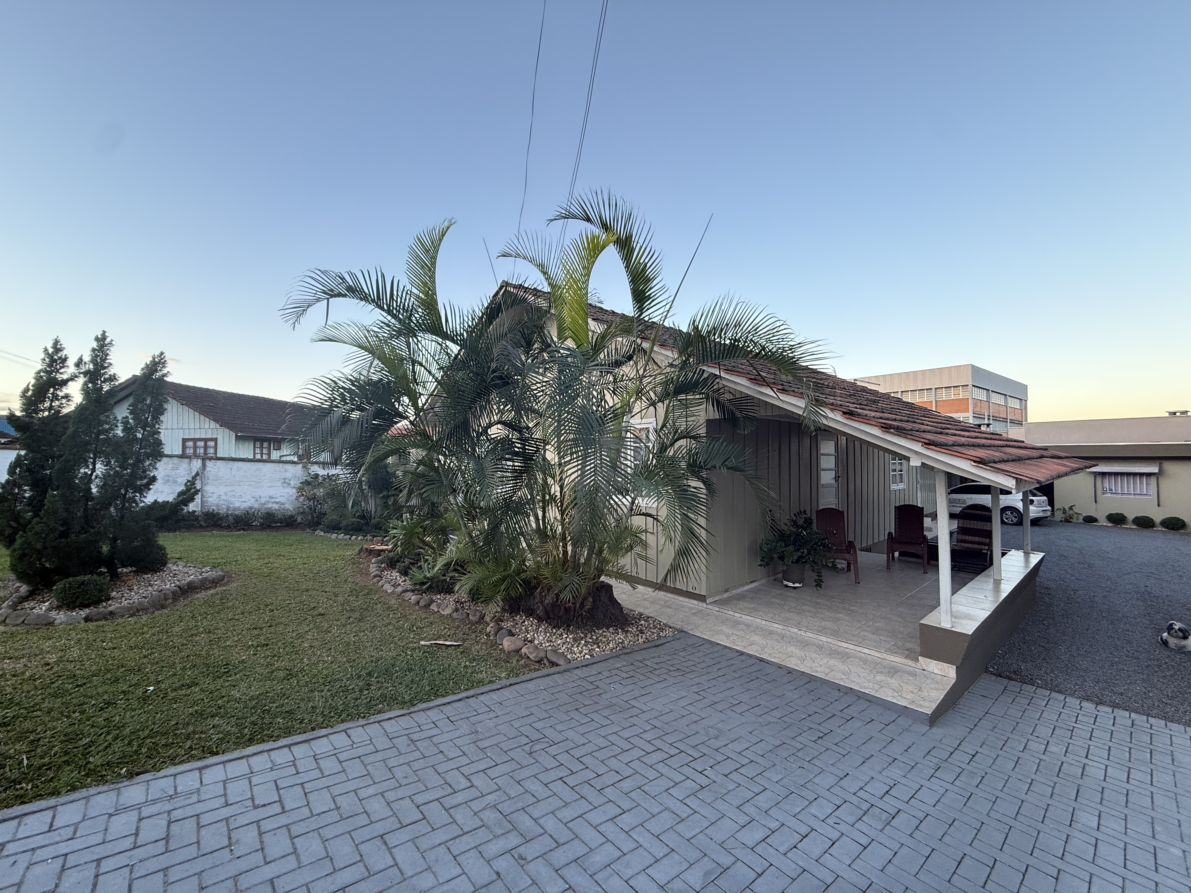 Imagem Terreno 924 m² com 2 casas – Ideal para ponto comercial no bairro Vila Lenzi