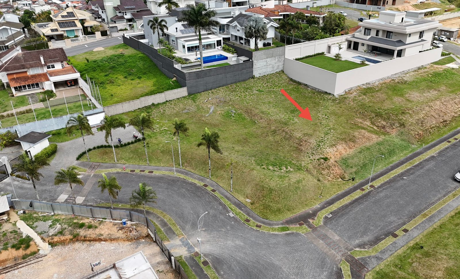 Imagem Terreno à venda no Condomínio Dal Lago – 899 m² em bairro nobre de Jaraguá do Sul