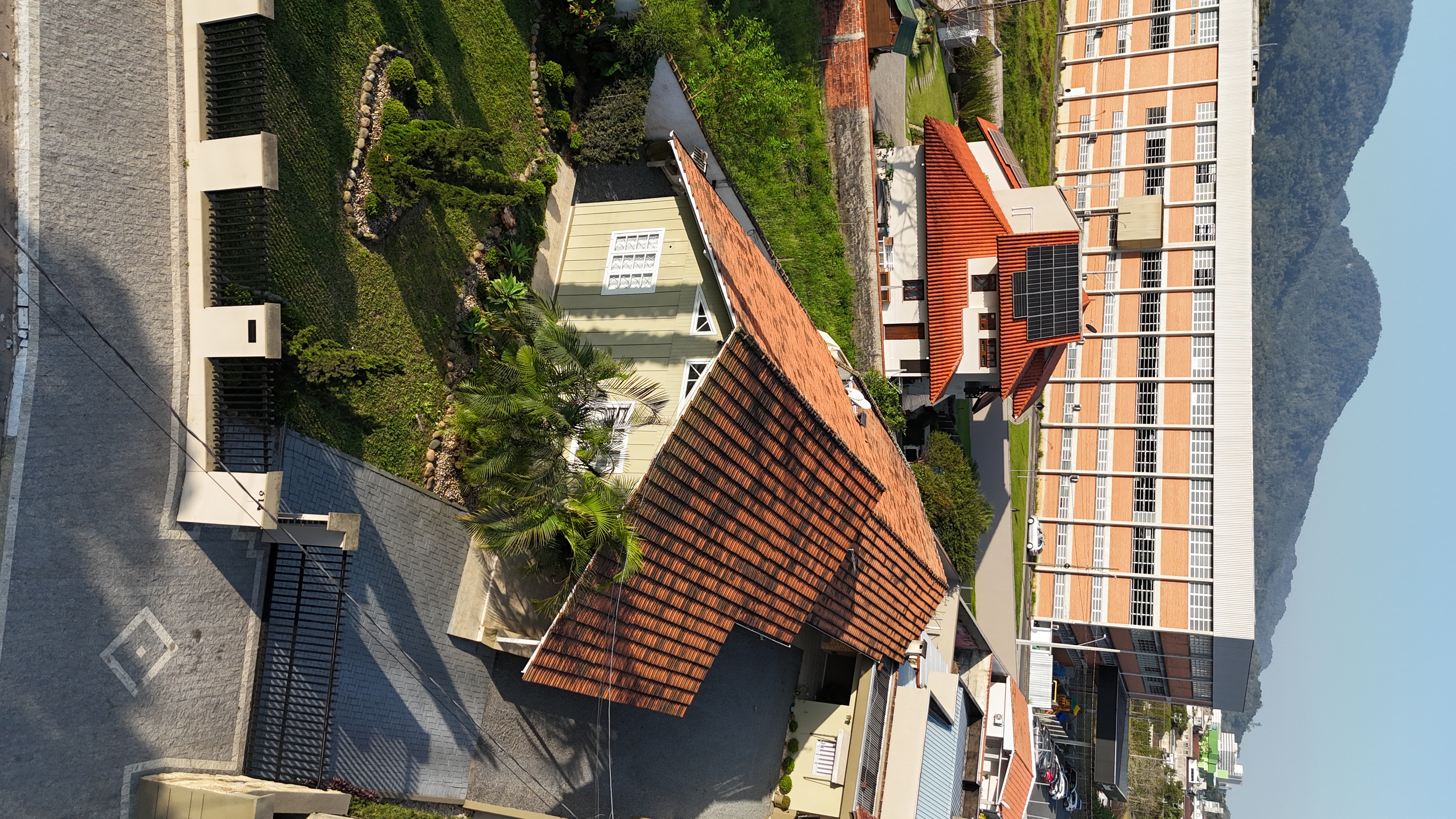 Imagem Terreno 924 m² com 2 casas – Ideal para ponto comercial no bairro Vila Lenzi