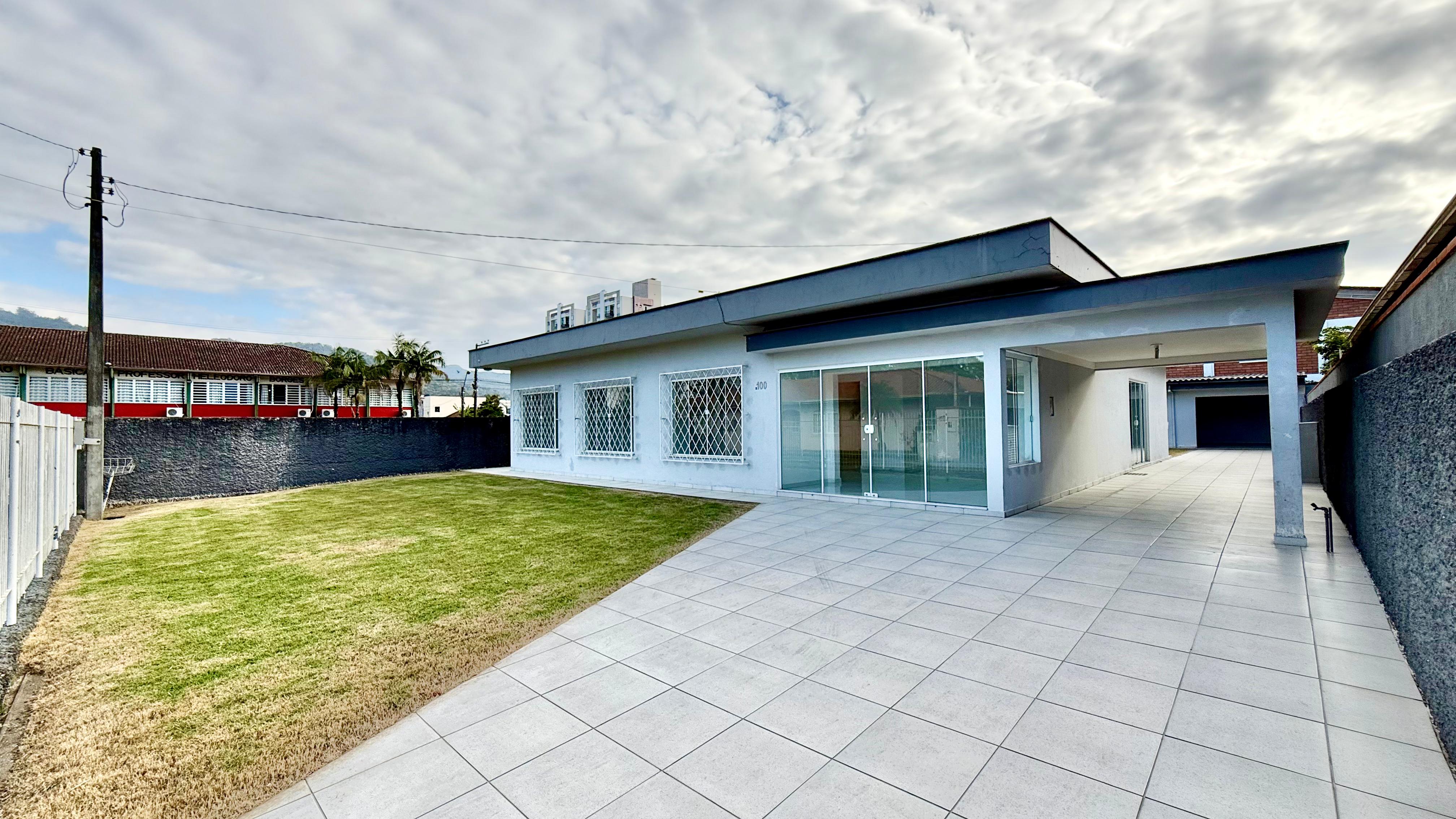 Casa com finalidade comercial ou residencial no bairro Vila Lalau em Jaraguá do Sul