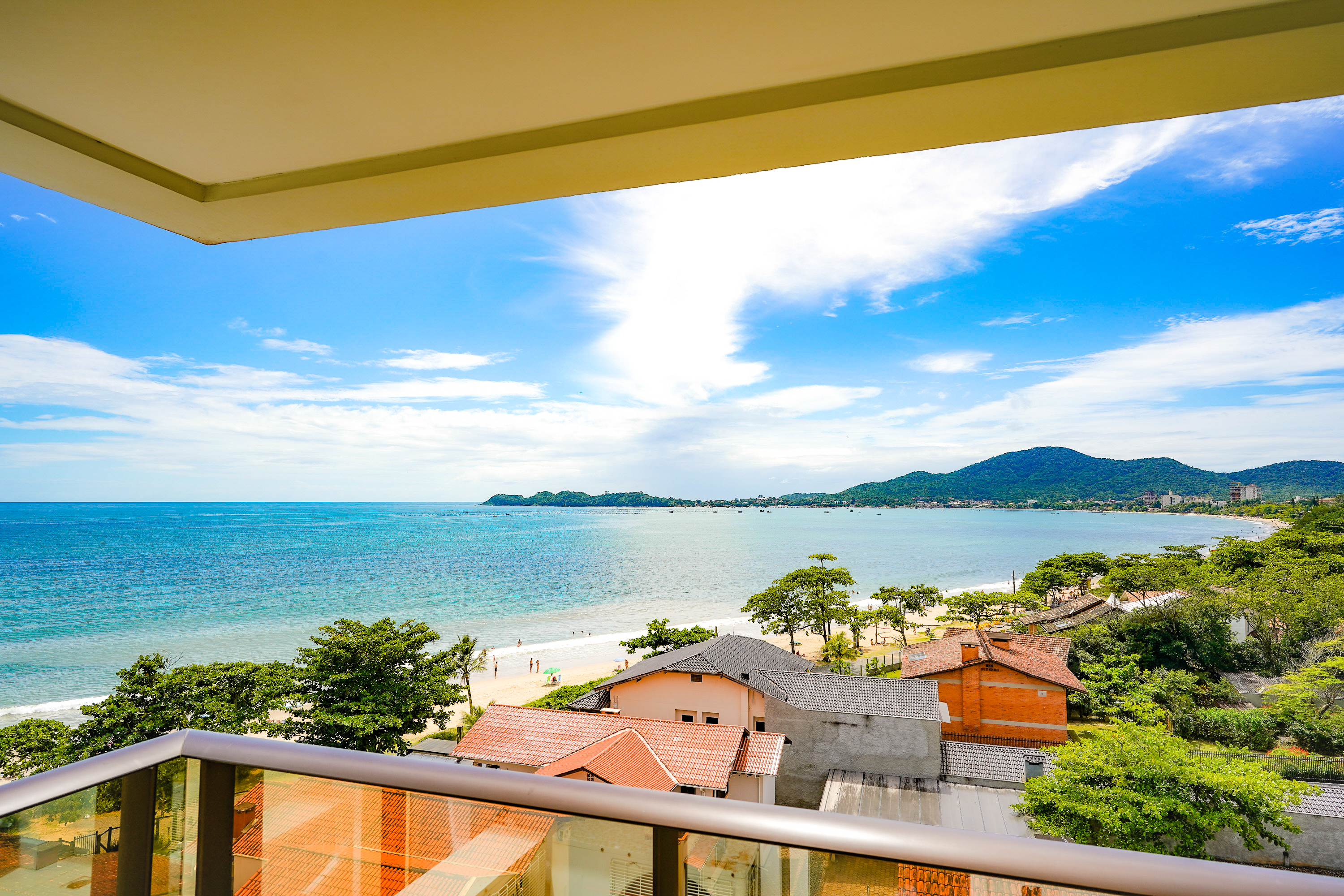 Imagem Cobertura Duplex no Residencial Sunrise em Penha / Alto Padrão - Frente para o mar - Mobiliado - Quadra do Mar